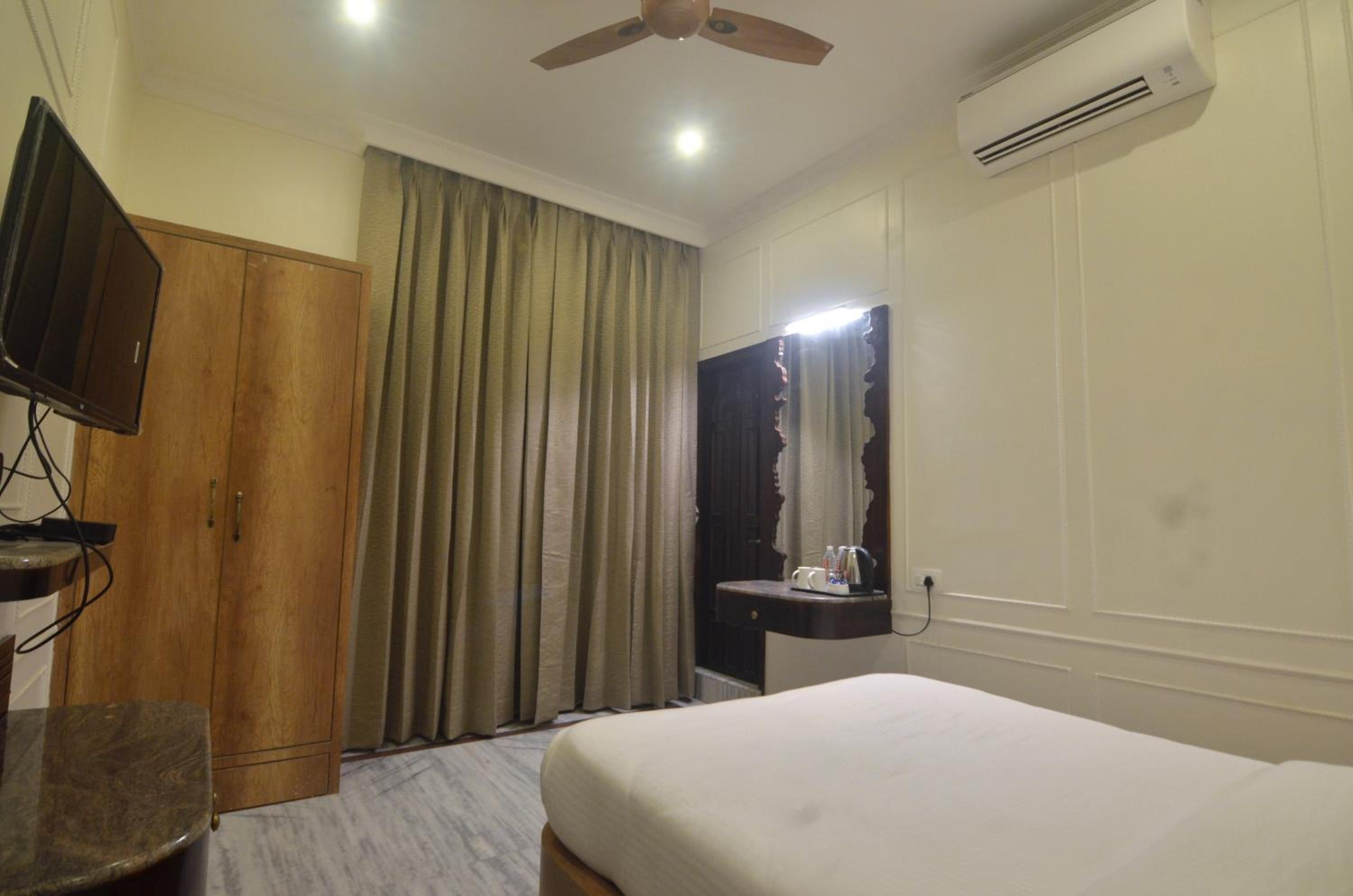 Deluxe Room - Photo 3