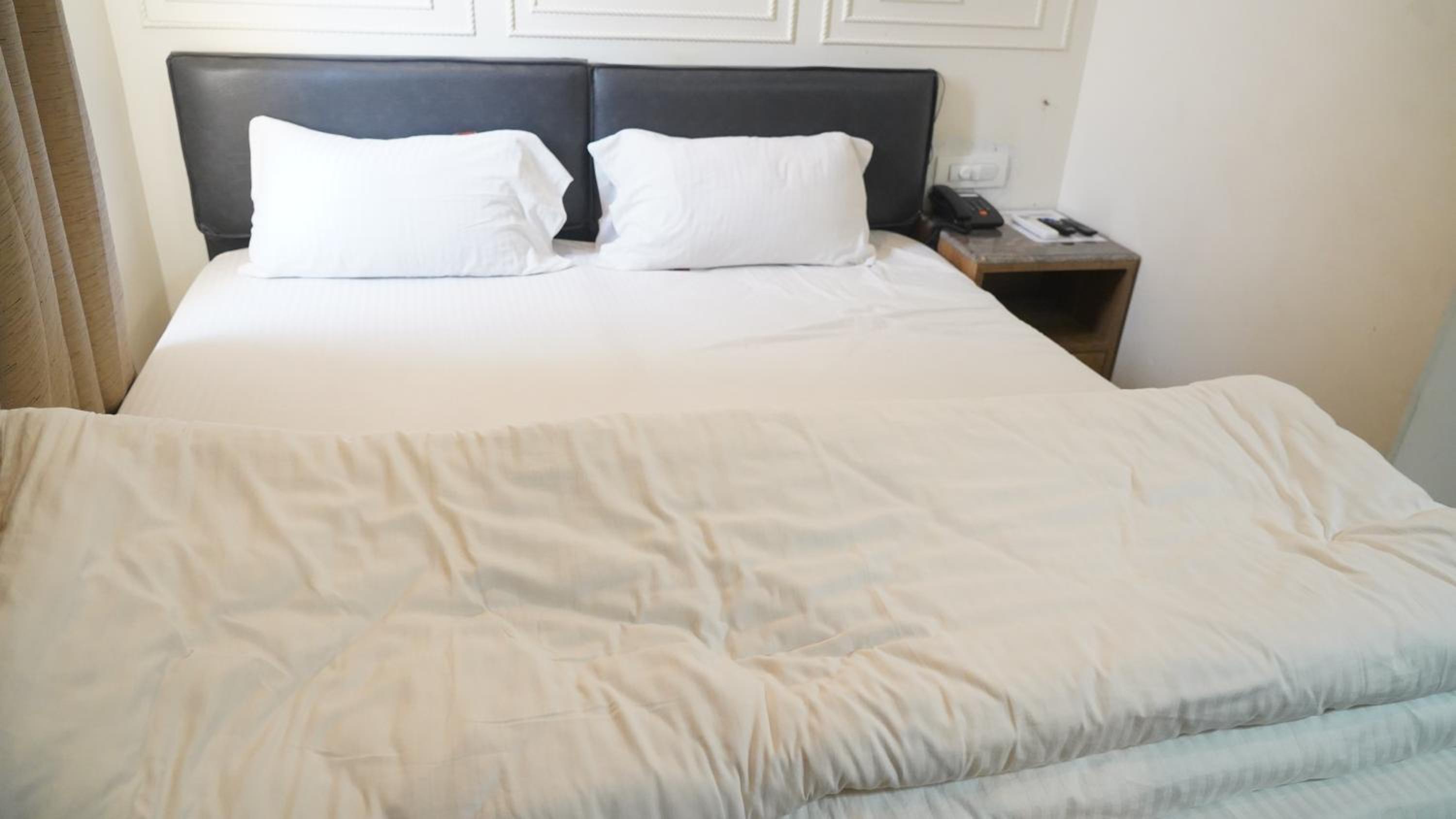 Deluxe Room - Photo 8