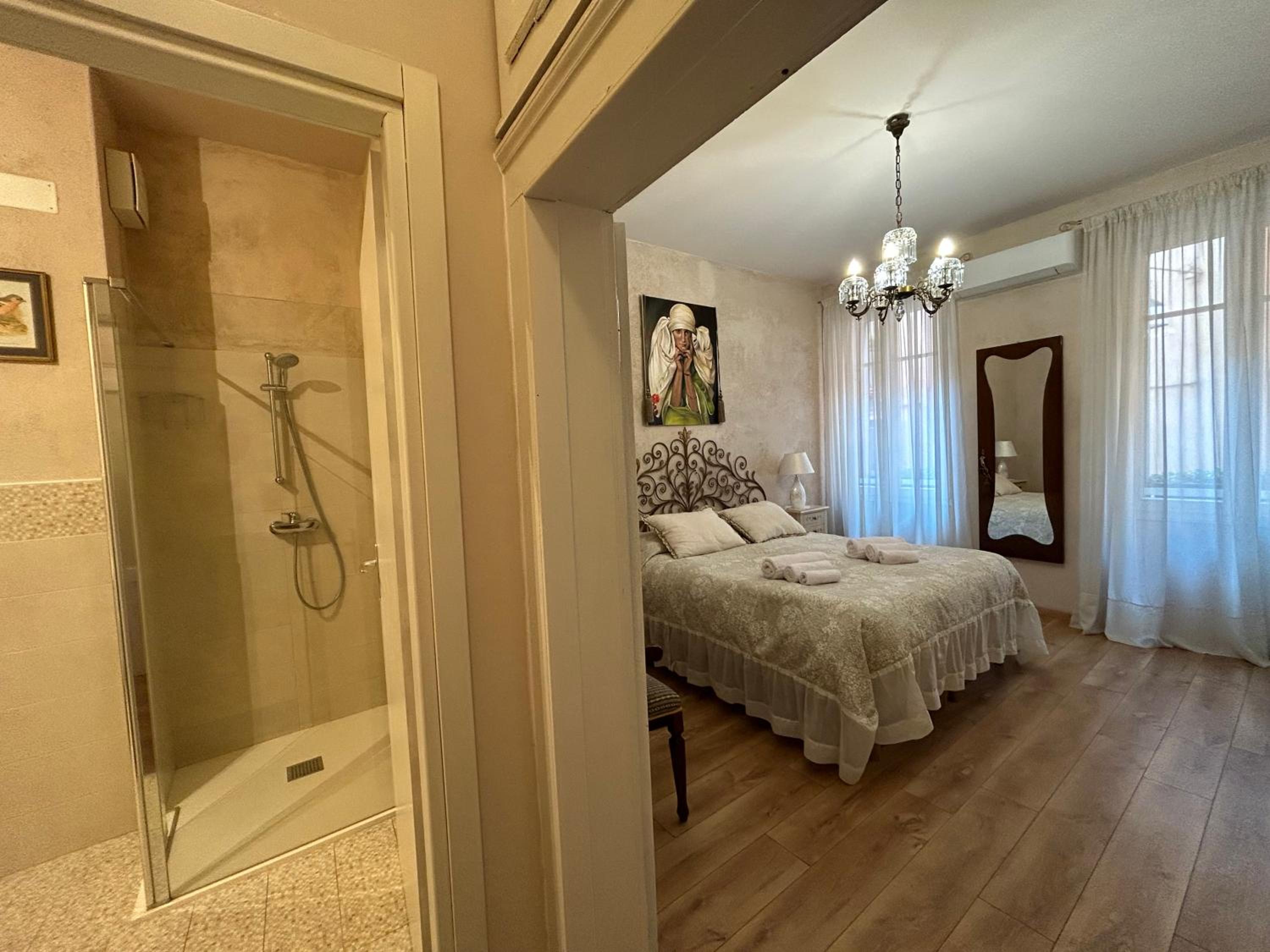 Double Room with Private Bathroom - Photo 4