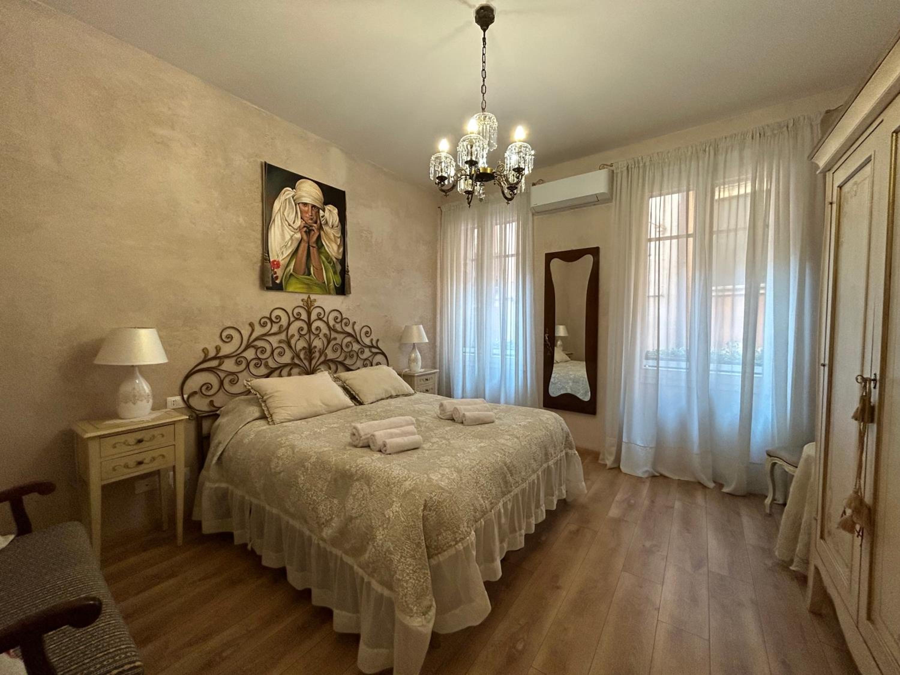Double Room with Private Bathroom - Photo 11