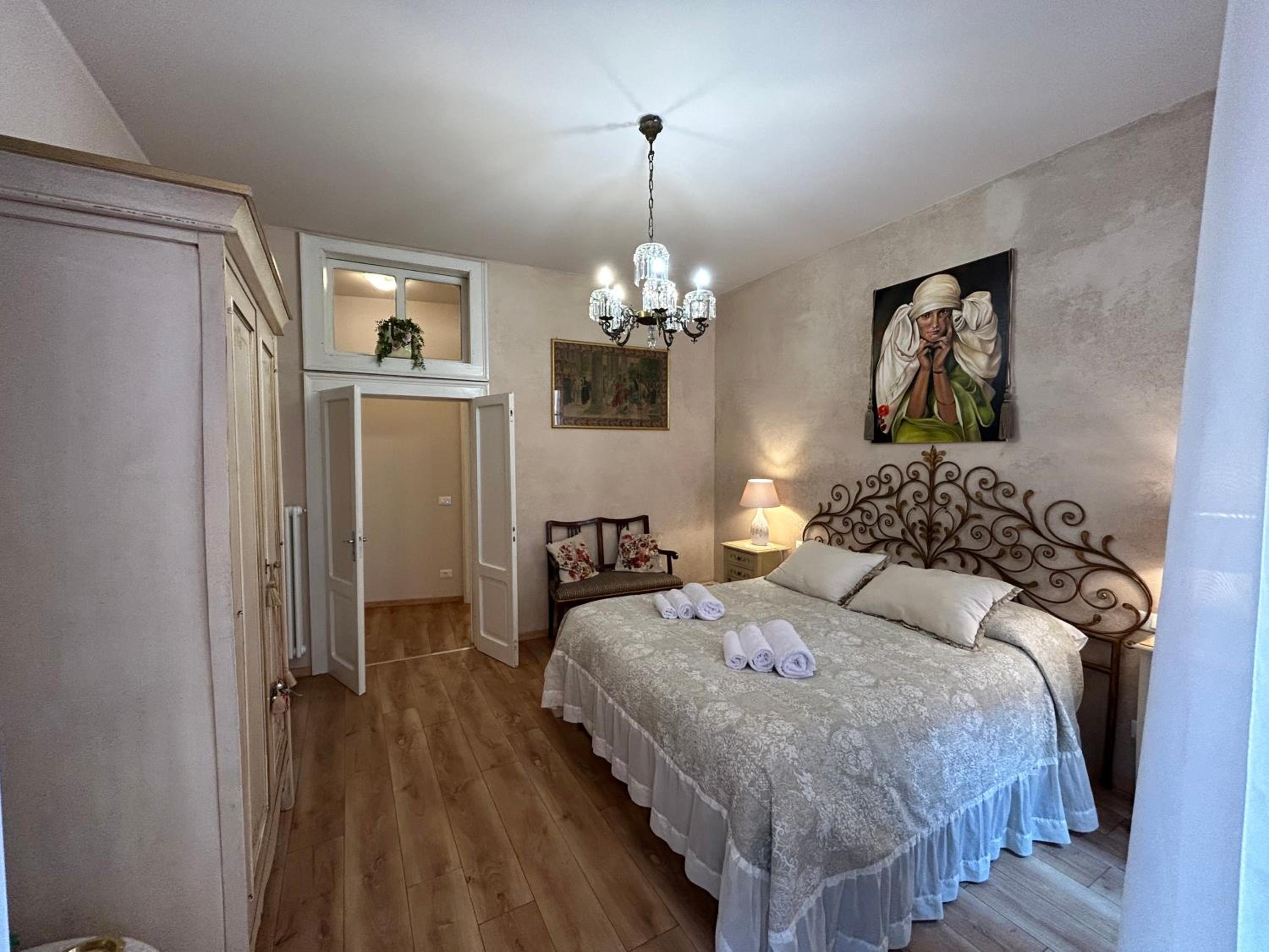 Double Room with Private Bathroom - Photo 6