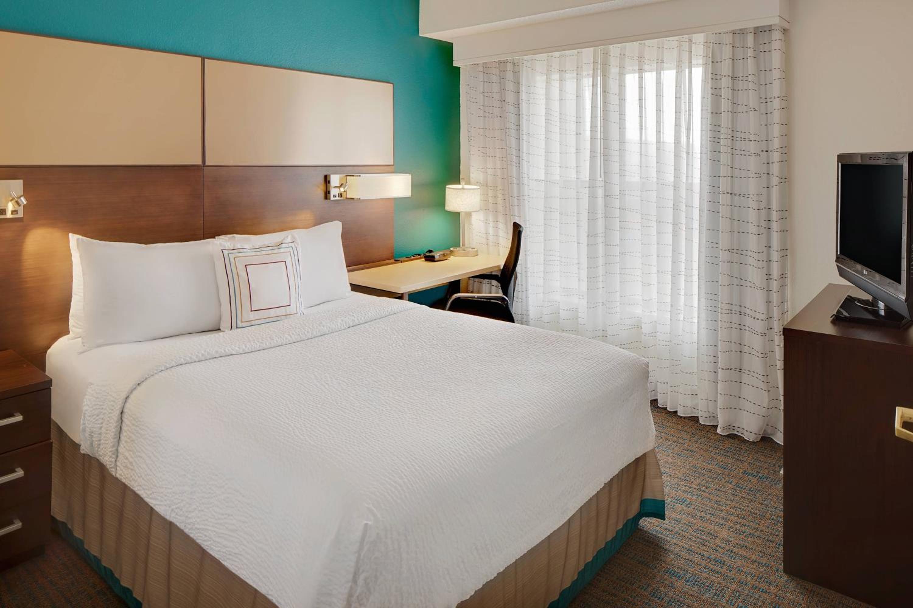 Two-Bedroom Suite - Photo 2