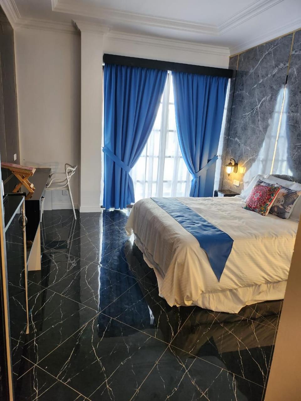 Deluxe Room (2 Adults + 1 Child) photo 3