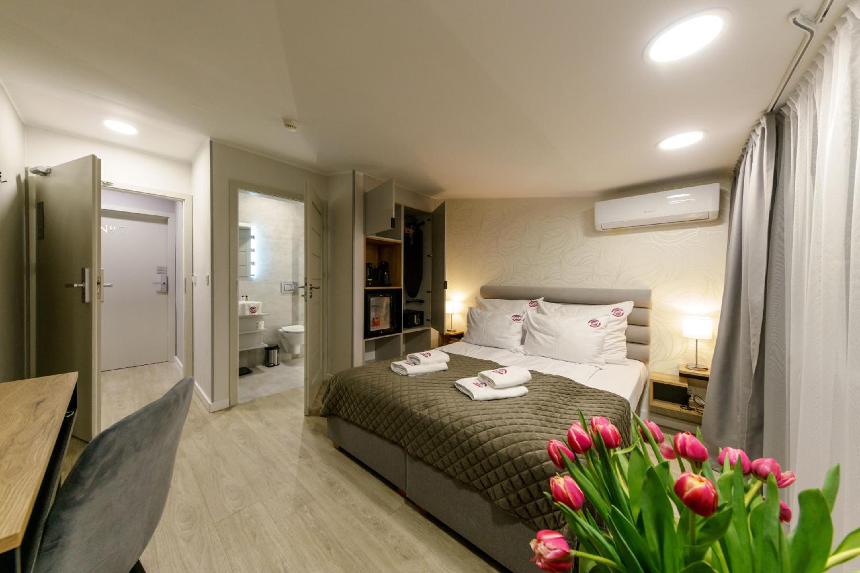 Budget Double Room - Photo 2