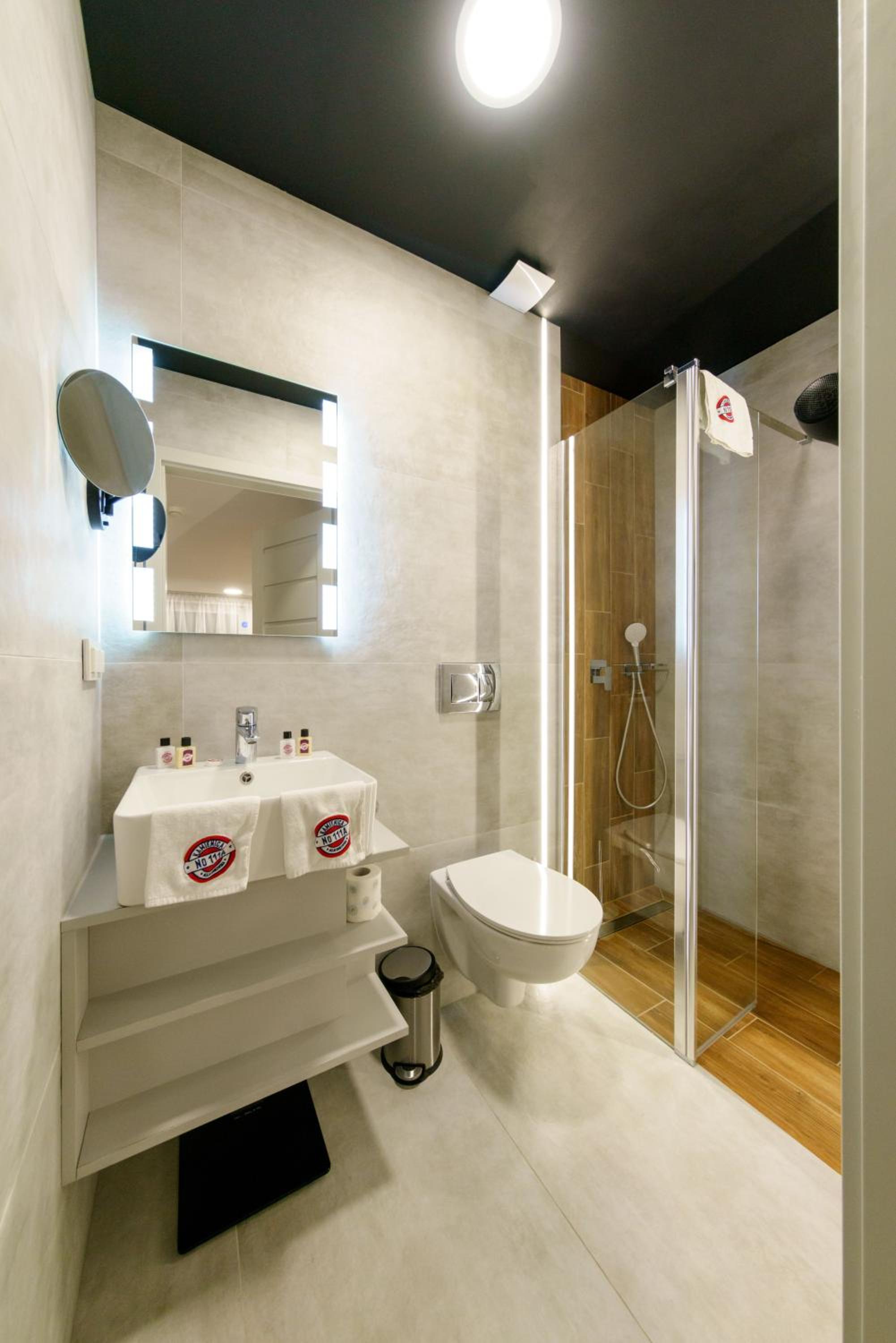 Budget Double Room - Photo 3