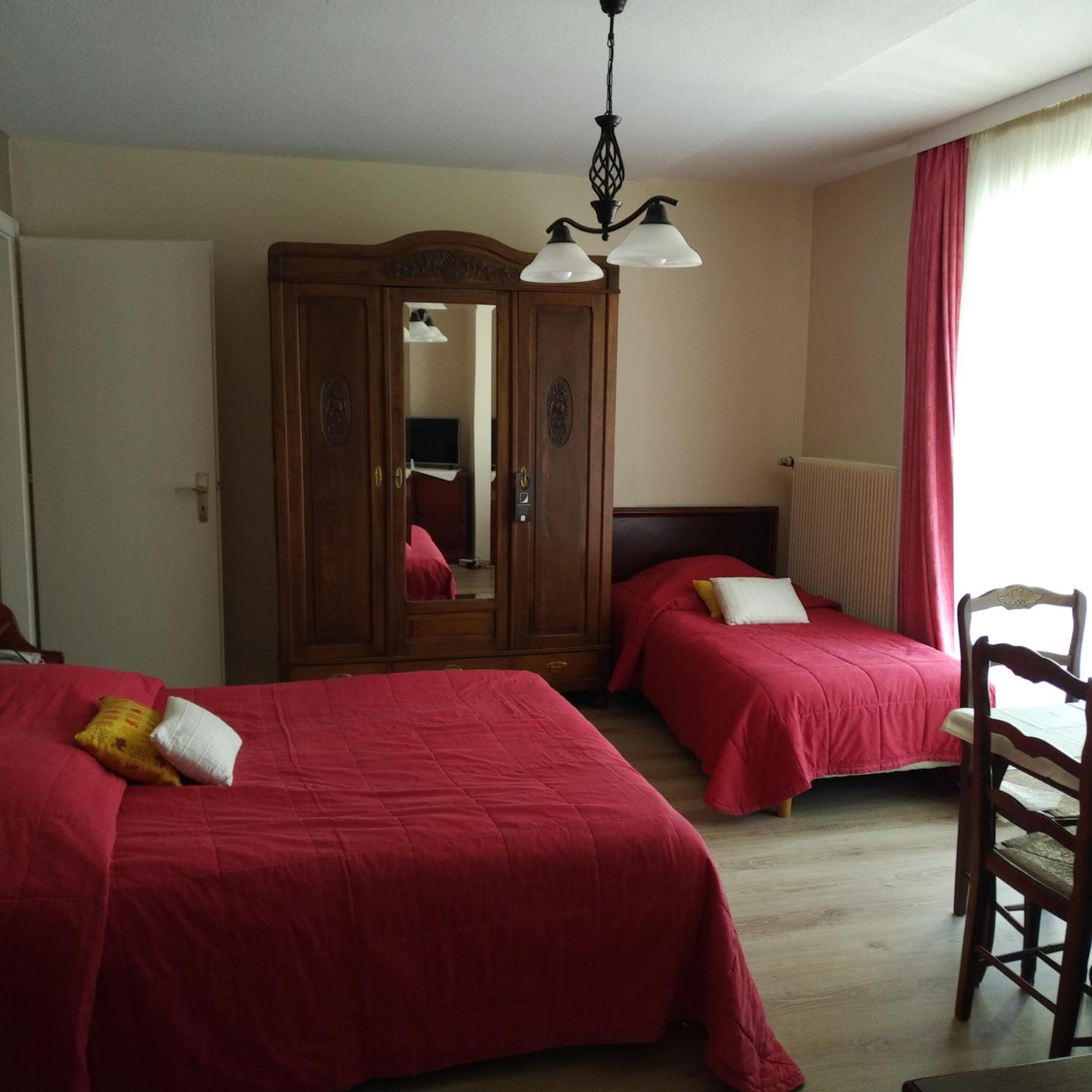 Economy Quadruple Room photo 2