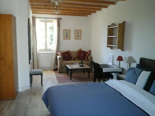 Deluxe Double Room with Balcony photo 3