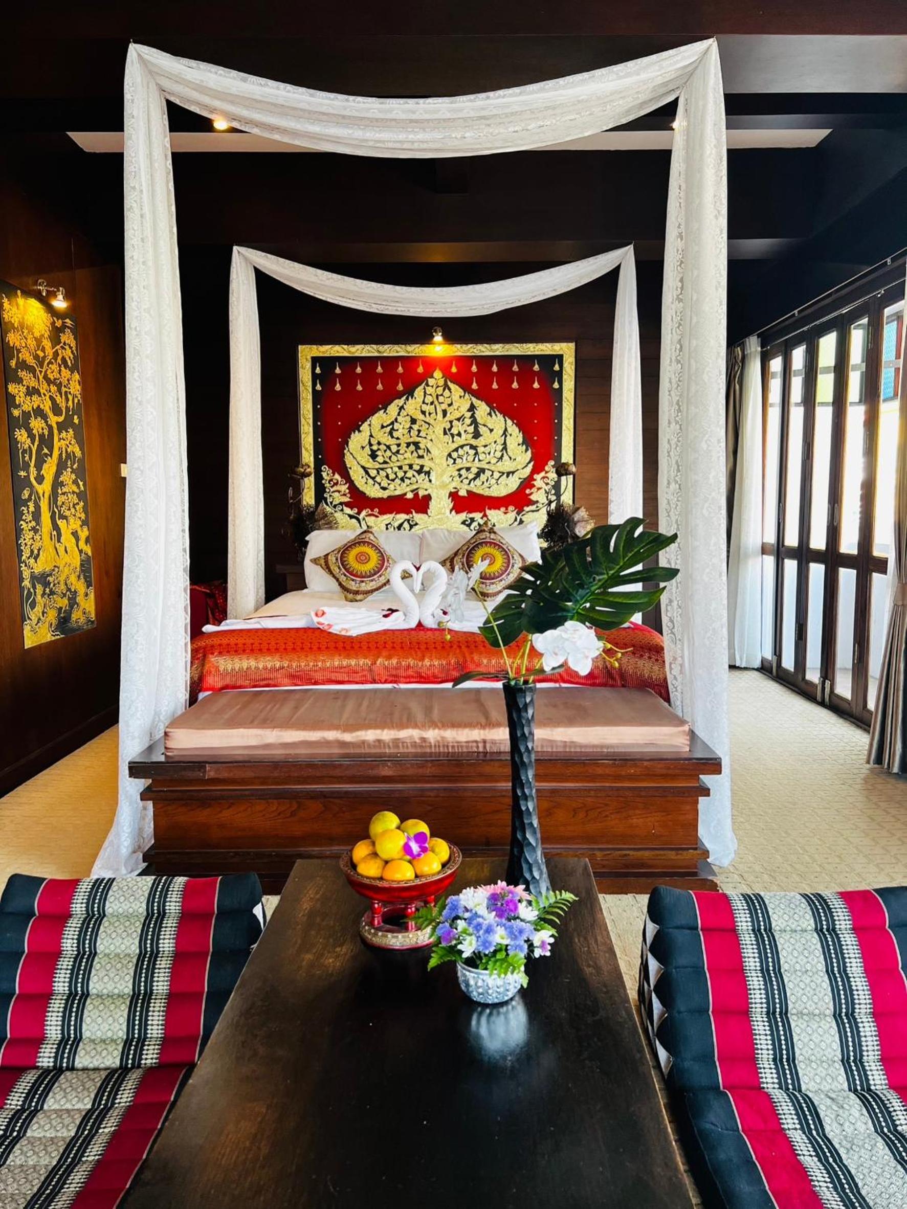 Lanna Jacuzzi Suite - Photo 9