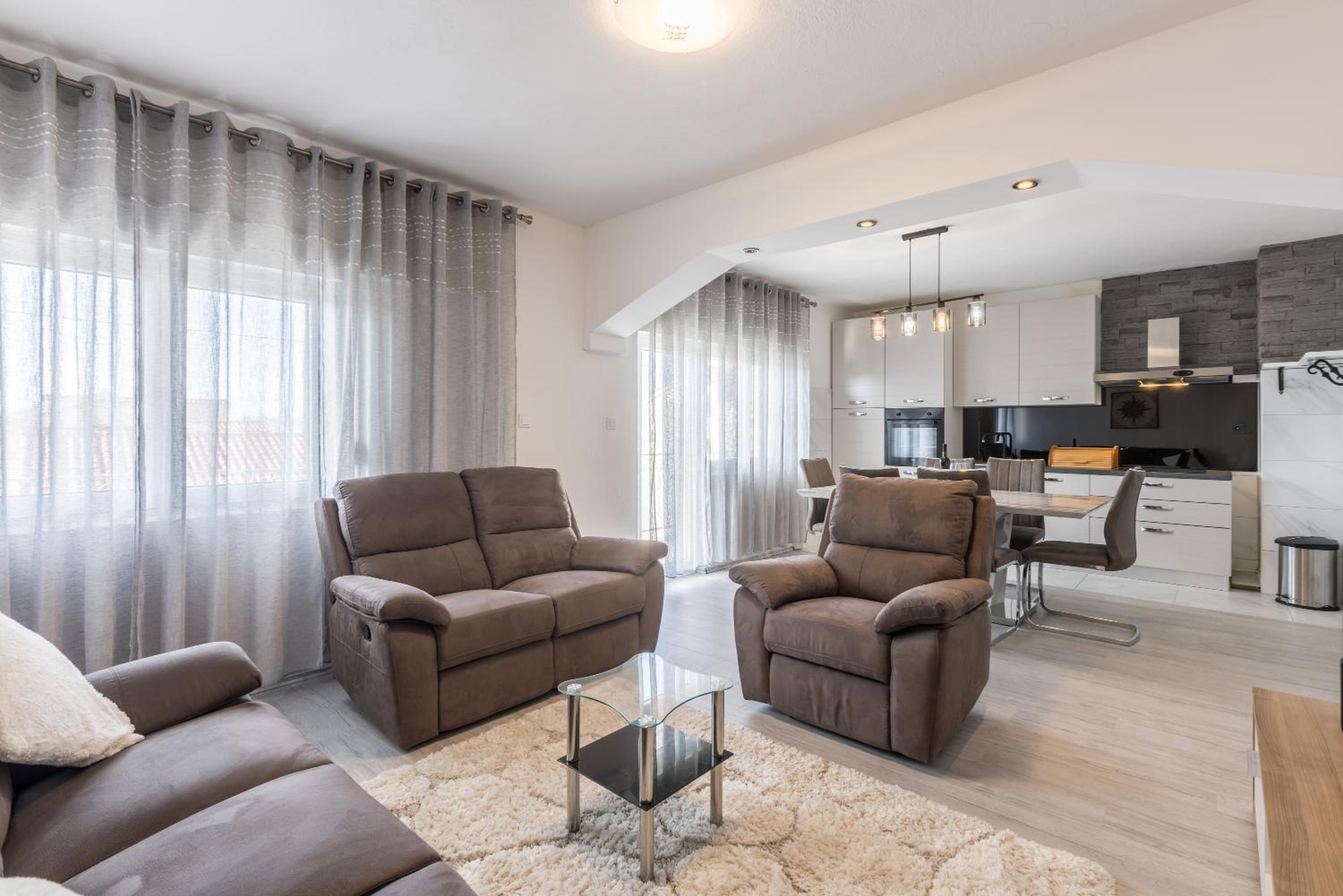 Three-Bedroom Apartment - Photo 27