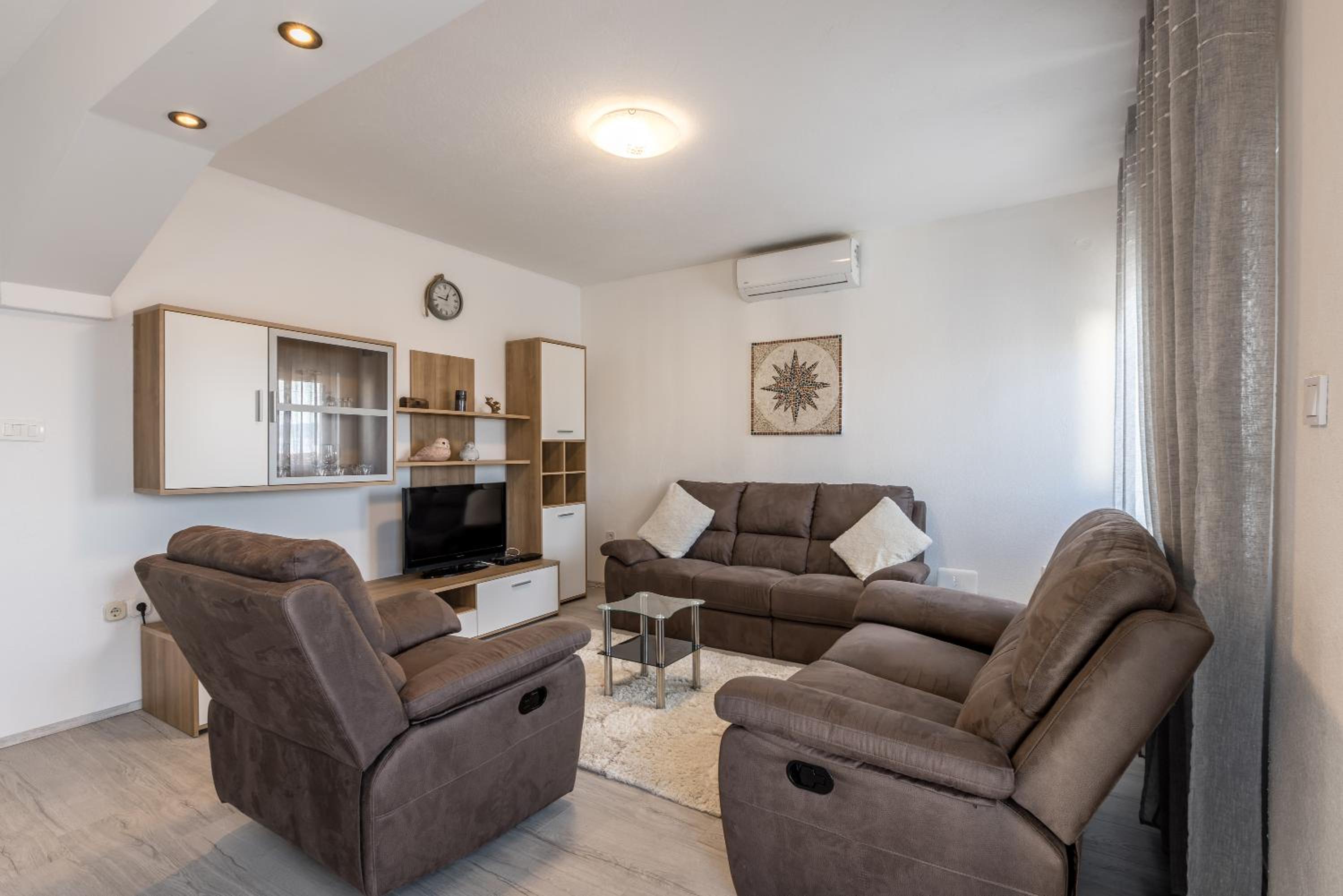 Three-Bedroom Apartment - Photo 28