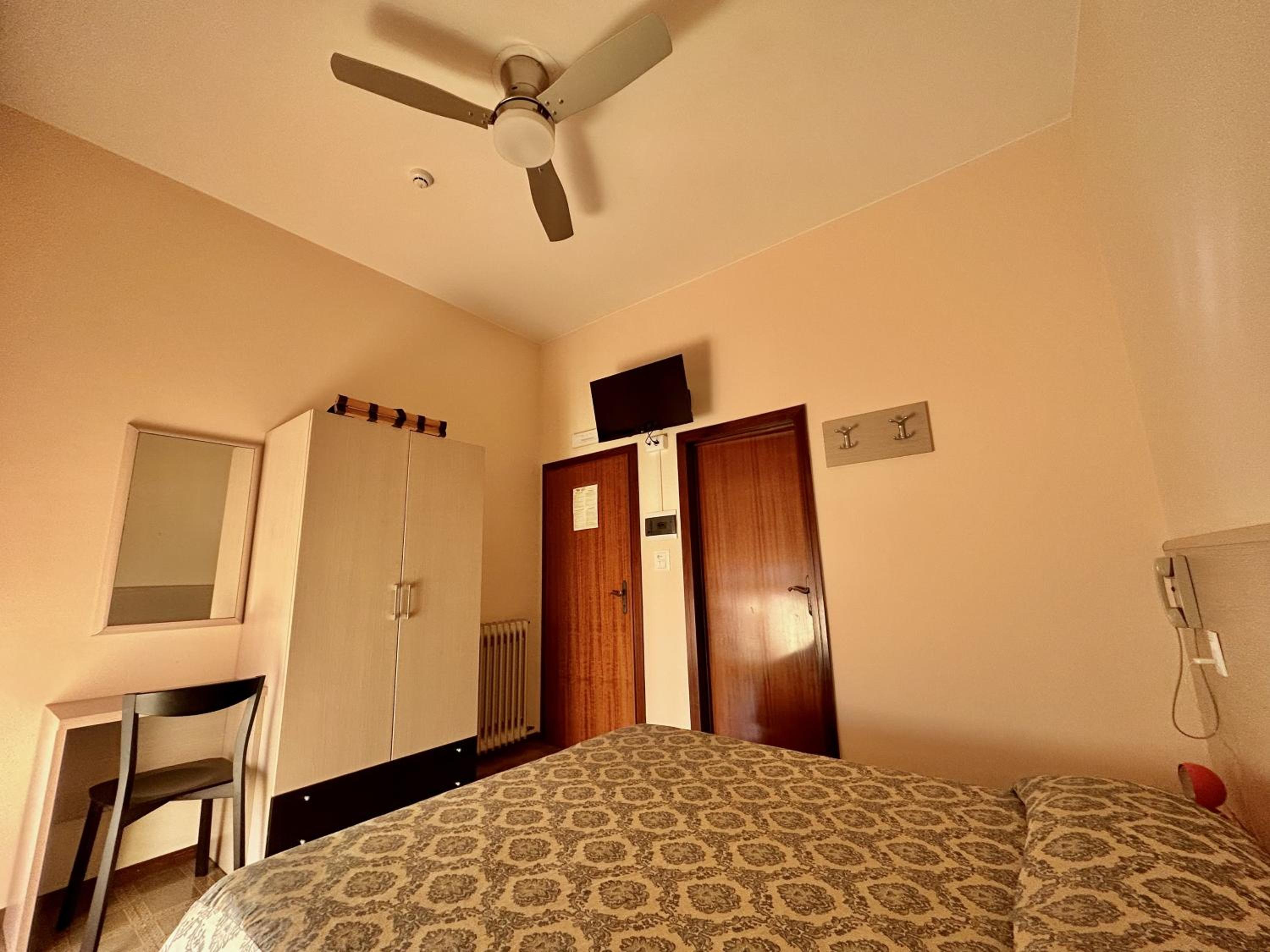 Double or Twin Room - Photo 2
