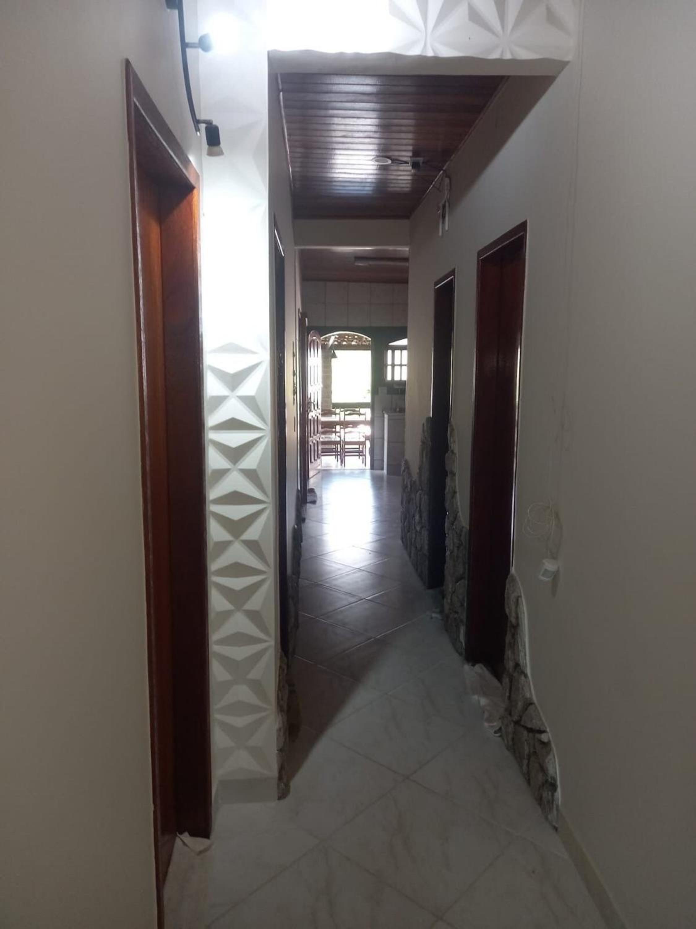 Five-Bedroom House photo 1