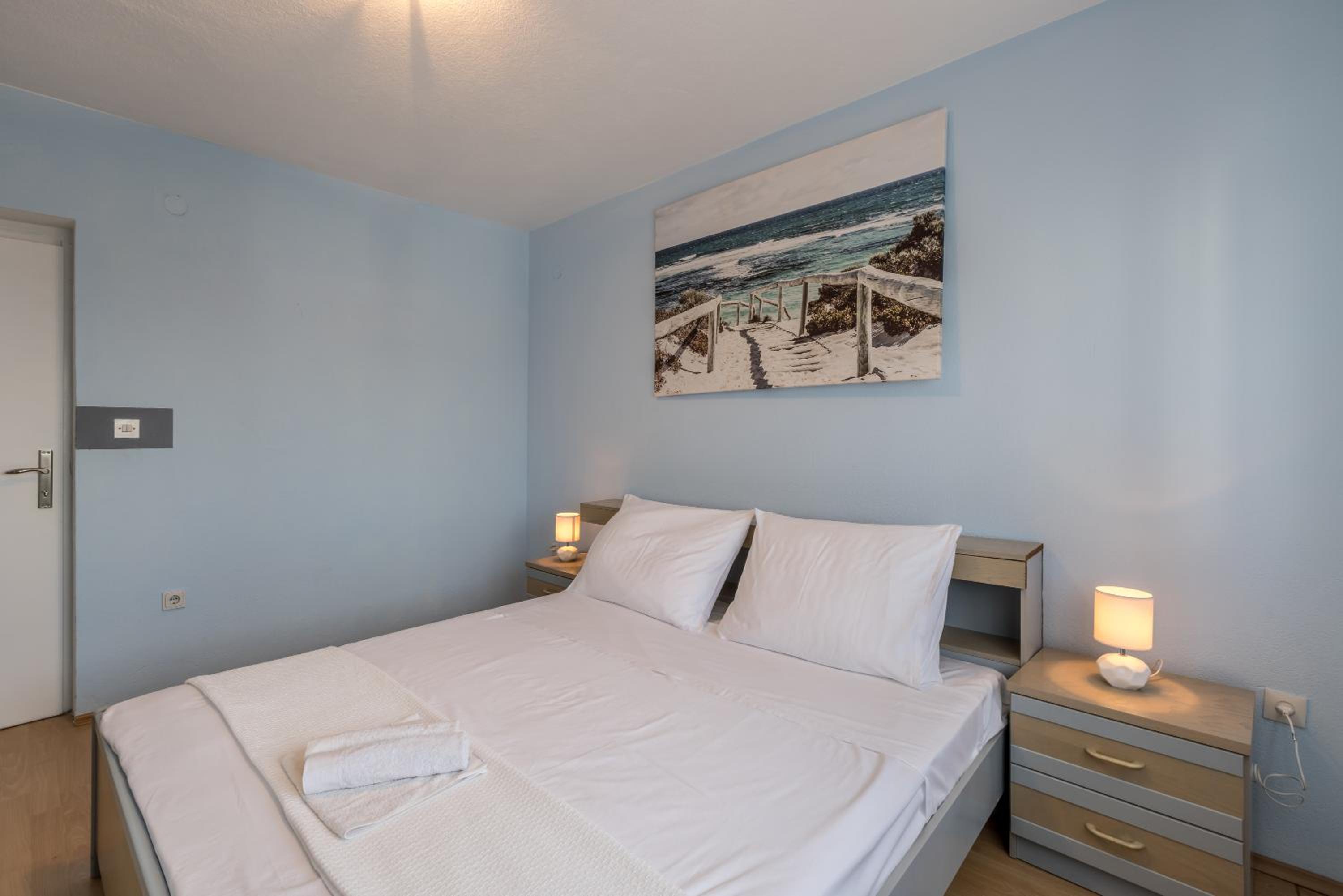 Three-Bedroom Apartment - Photo 21
