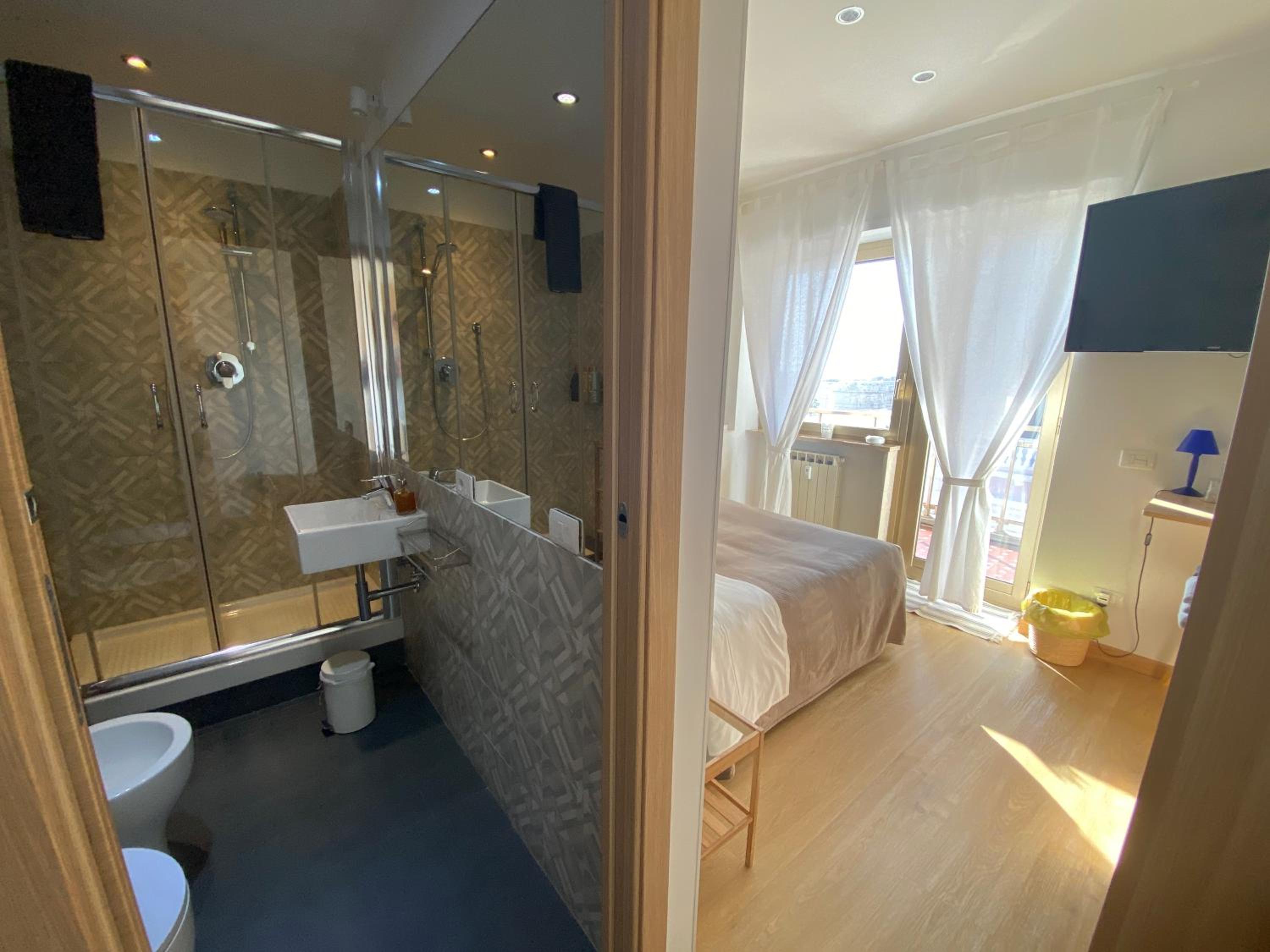 Deluxe Double Room with Balcony and Sea View
