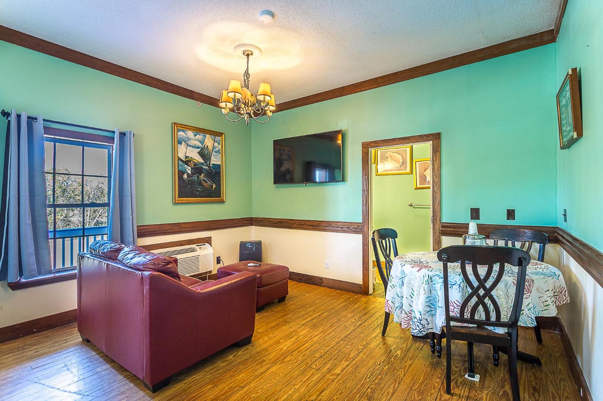 King Room with Kitchen and Spa Bath - First Floor