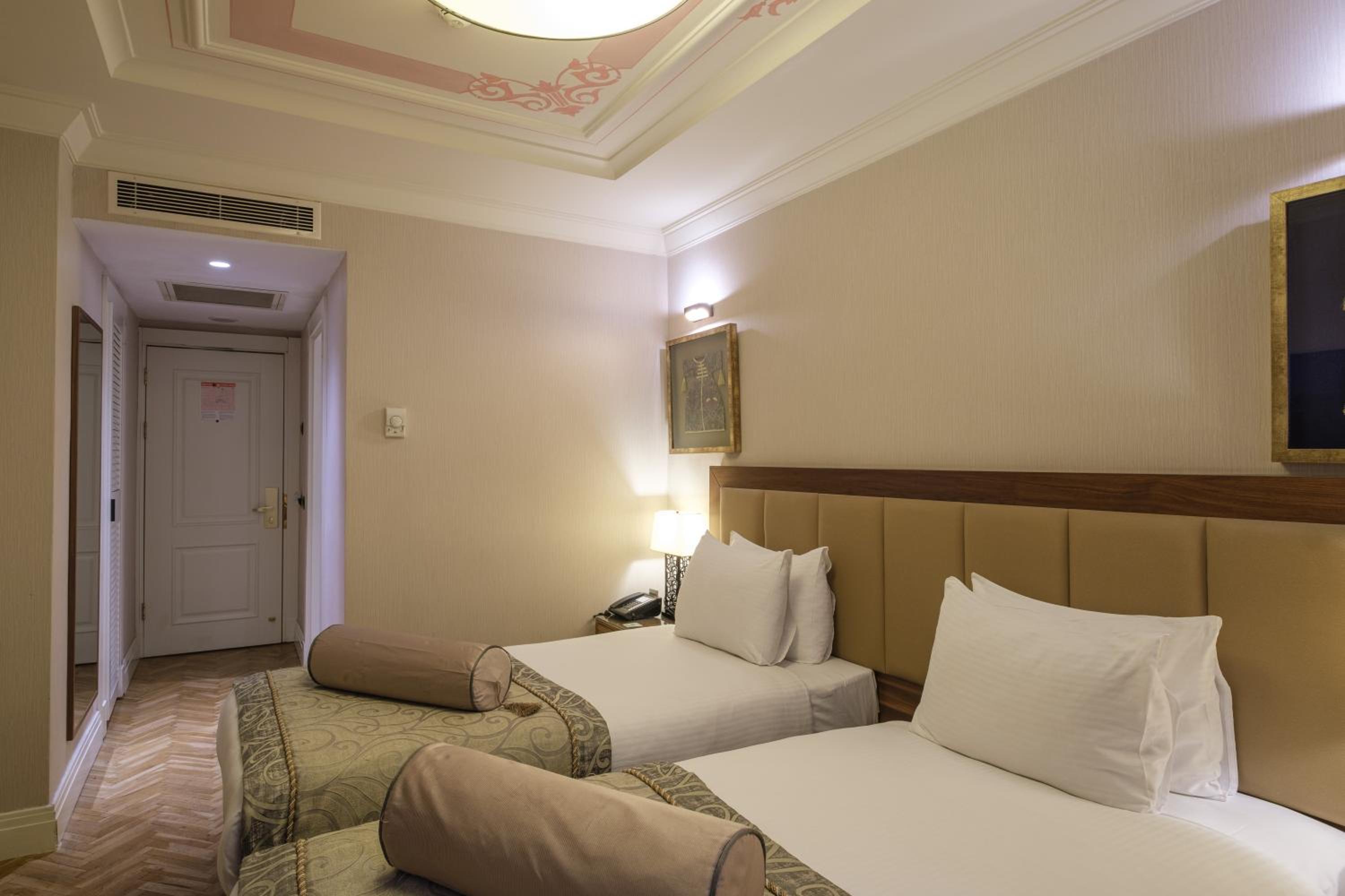 Standard Twin Room photo 2