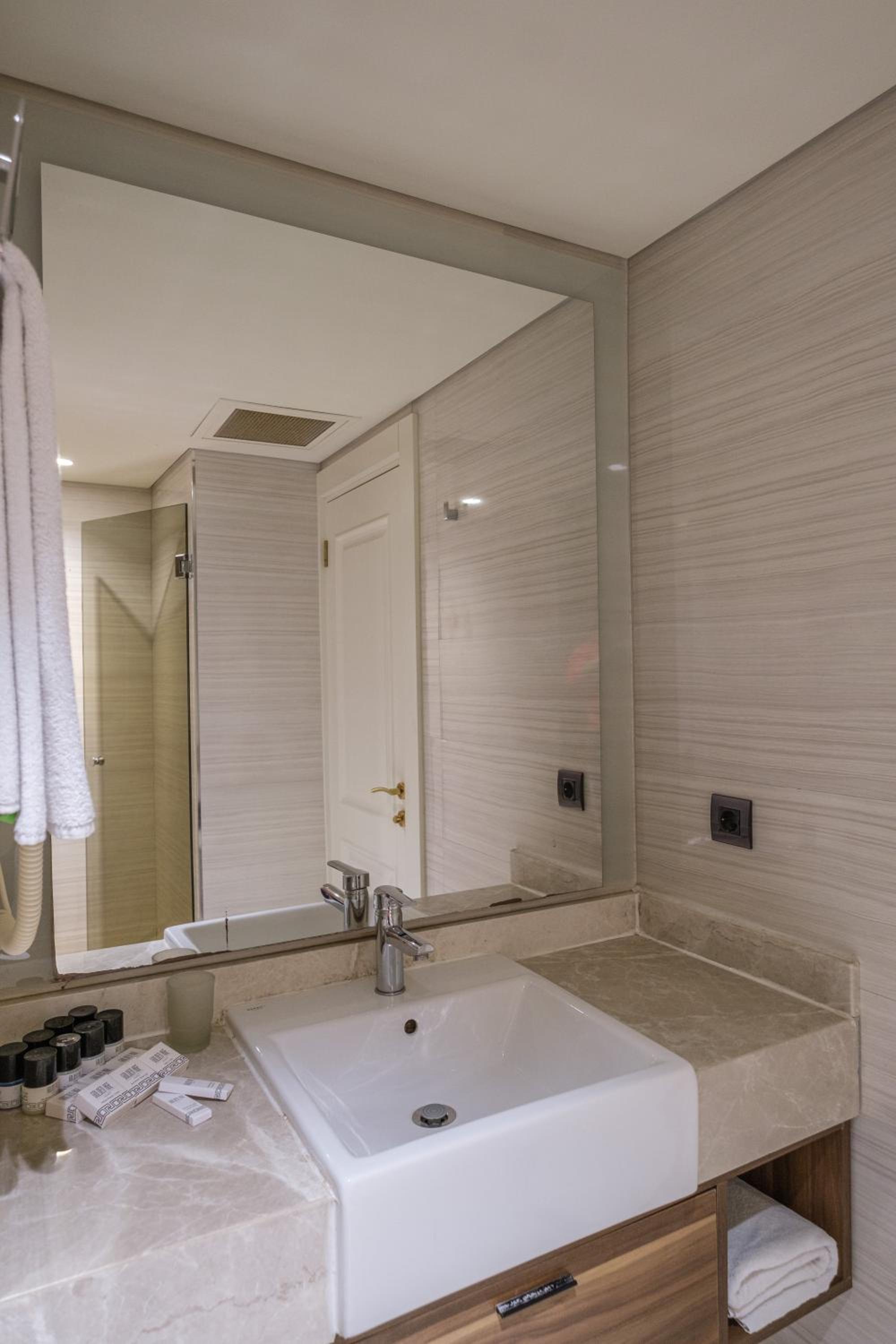 Standard Twin Room photo 2
