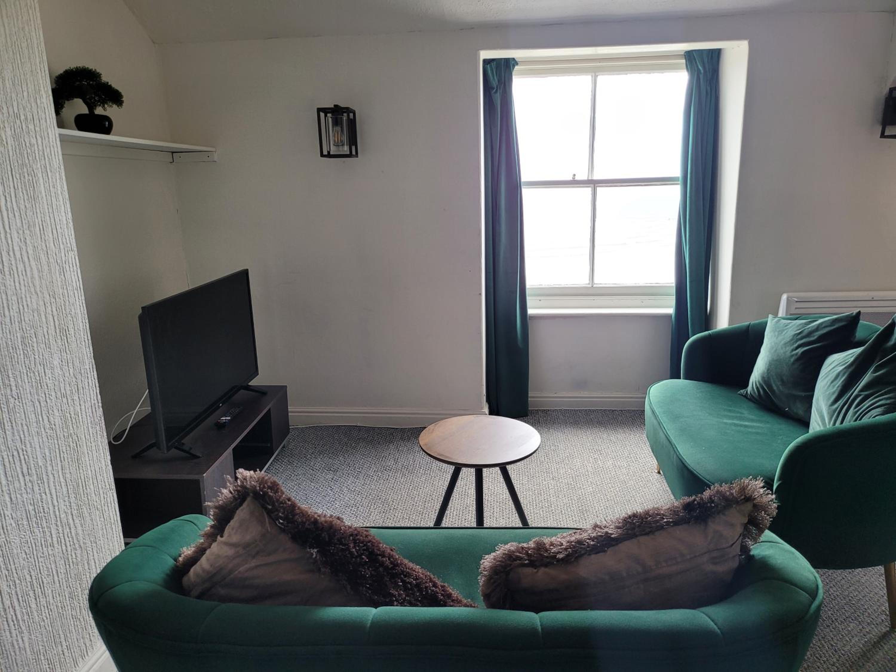 One-Bedroom Apartment - Photo 13