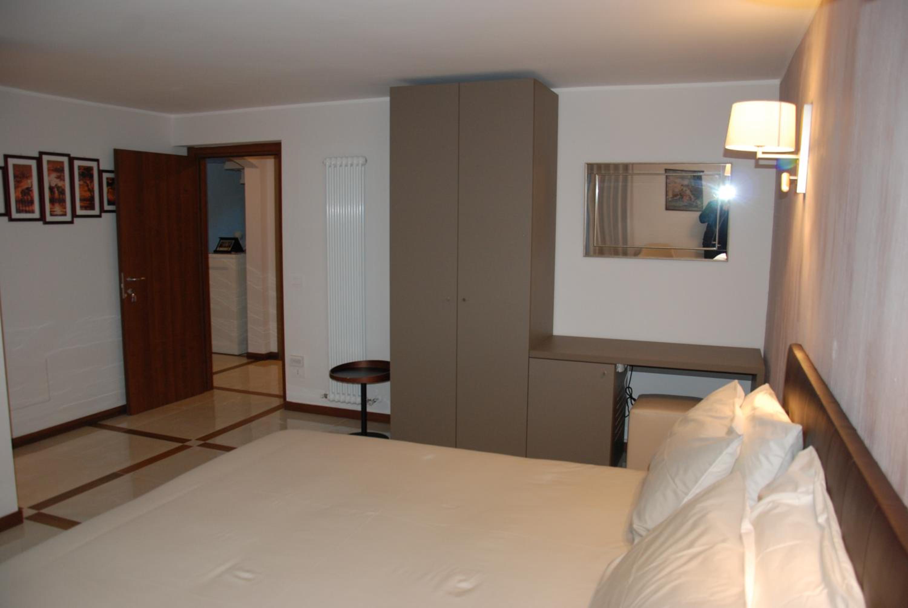 Double Room - Photo 4