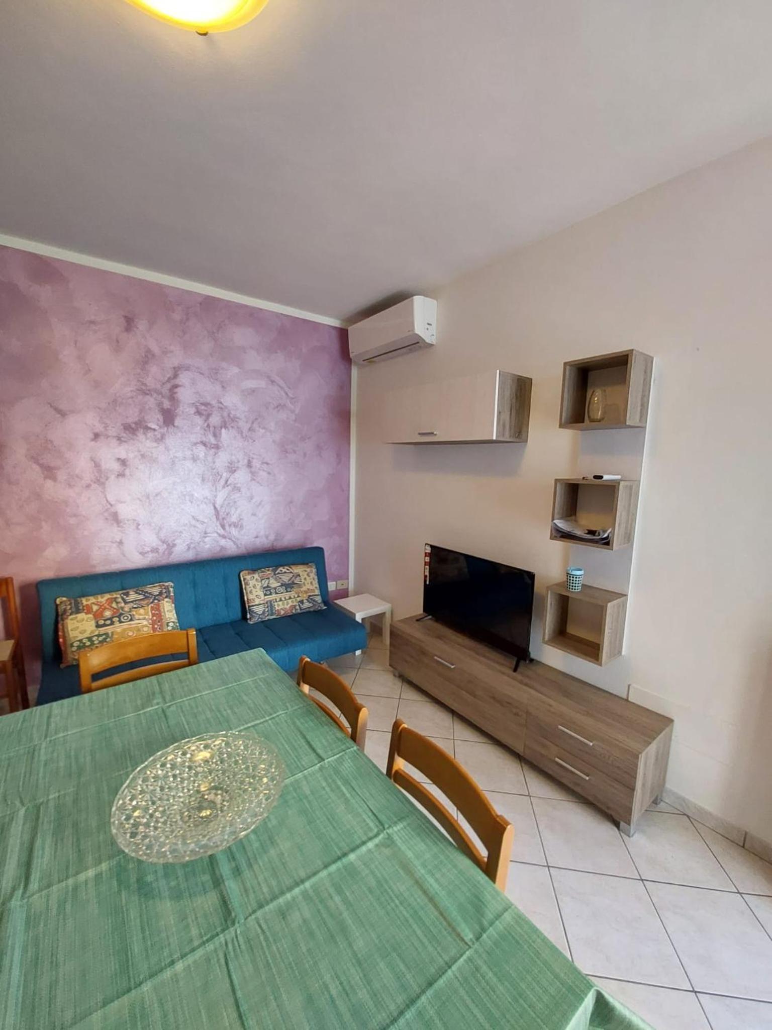One-Bedroom Apartment photo 2