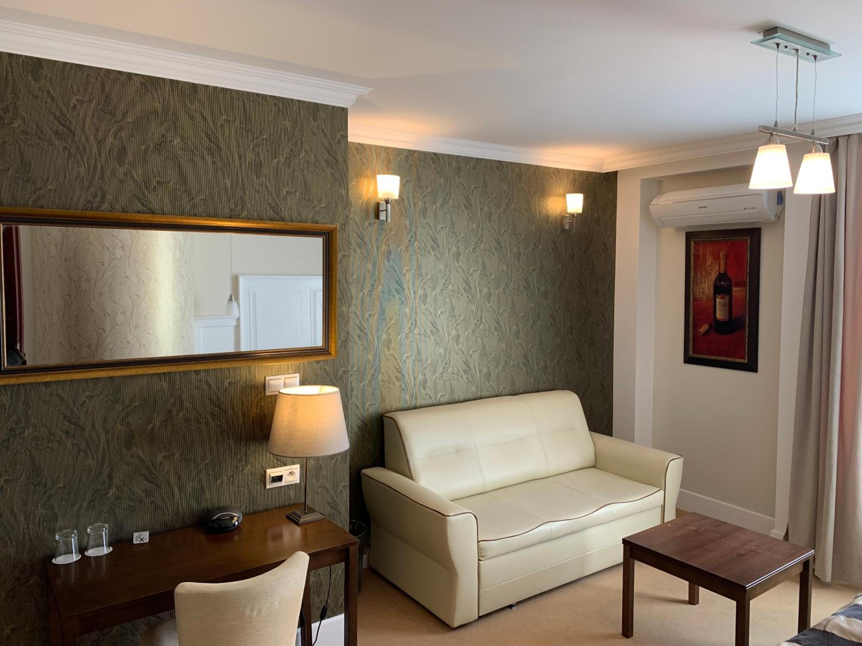Large Double Room - Photo 6