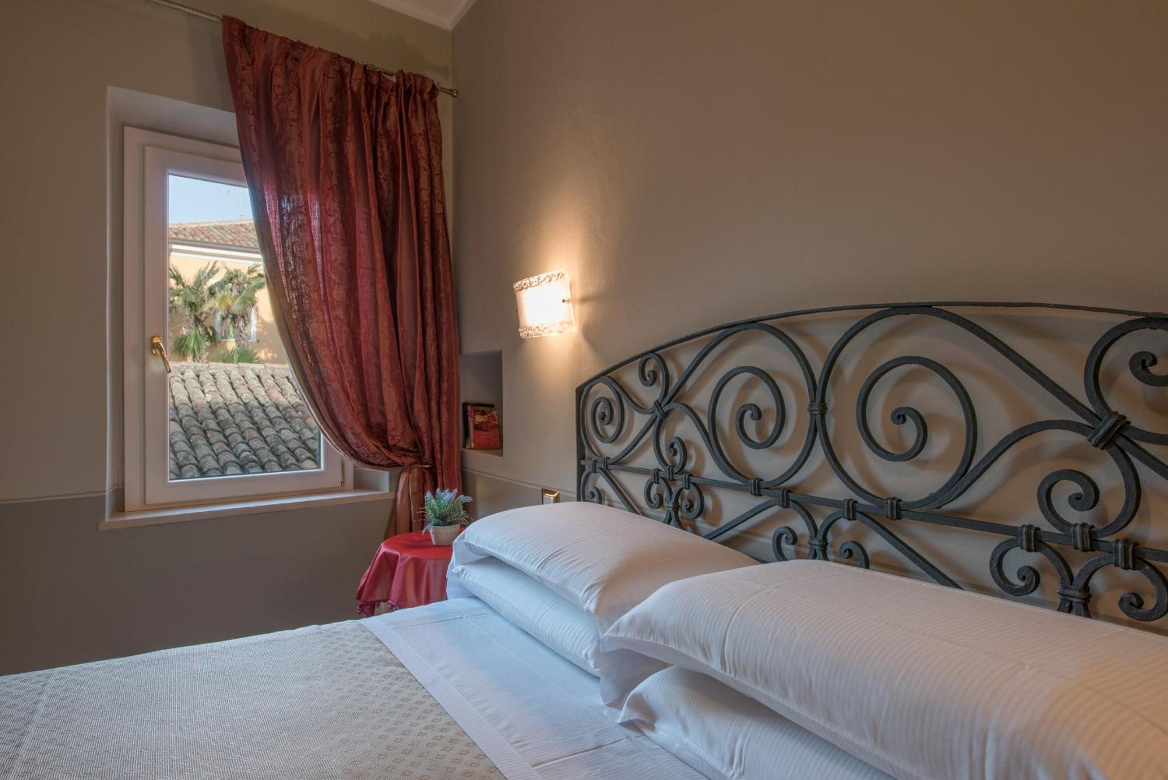 One-Bedroom Apartment with Balcony - Separate Building