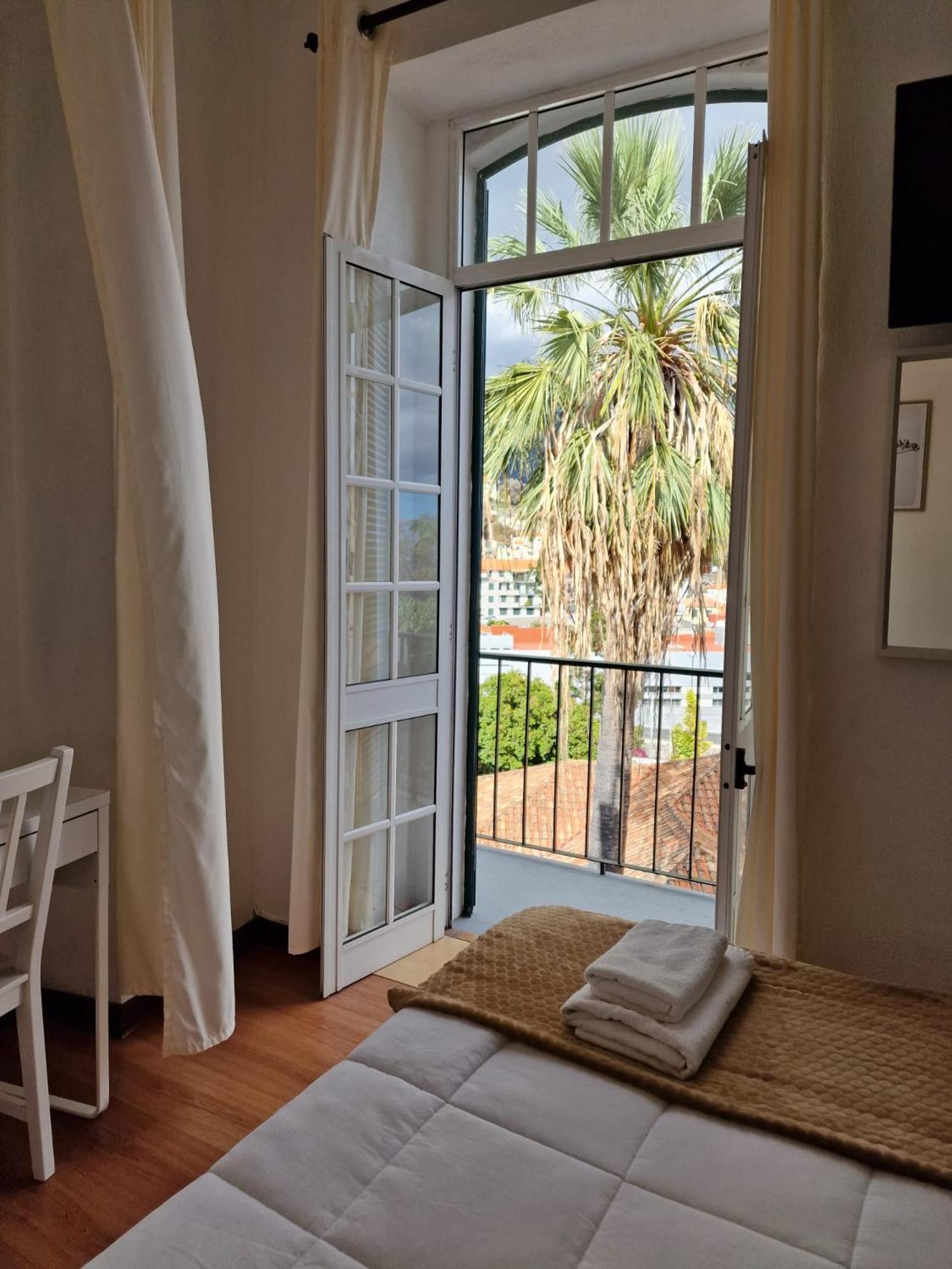 Deluxe Double Room with Balcony photo 3