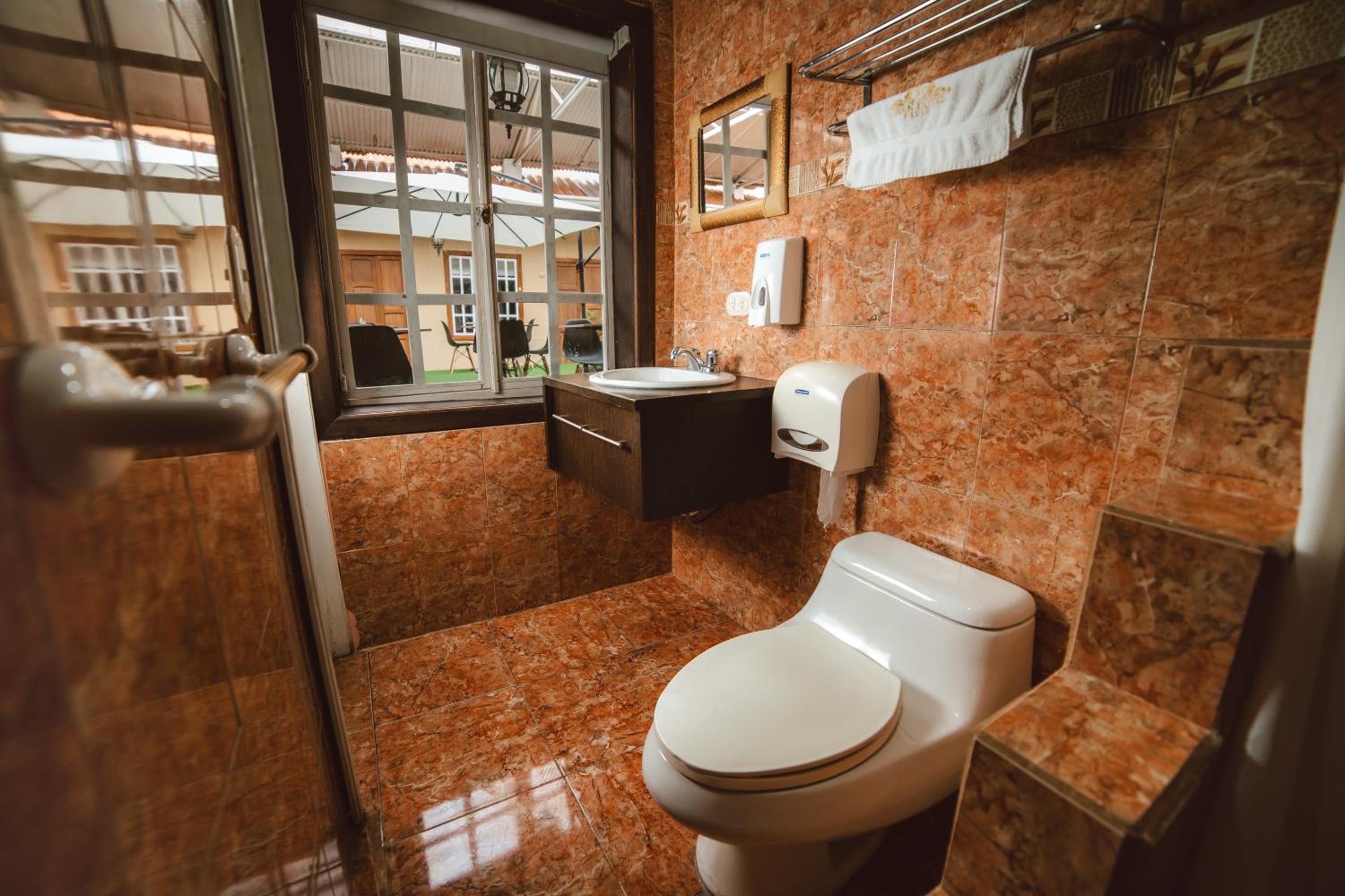Quadruple Room with Private Bathroom photo 3