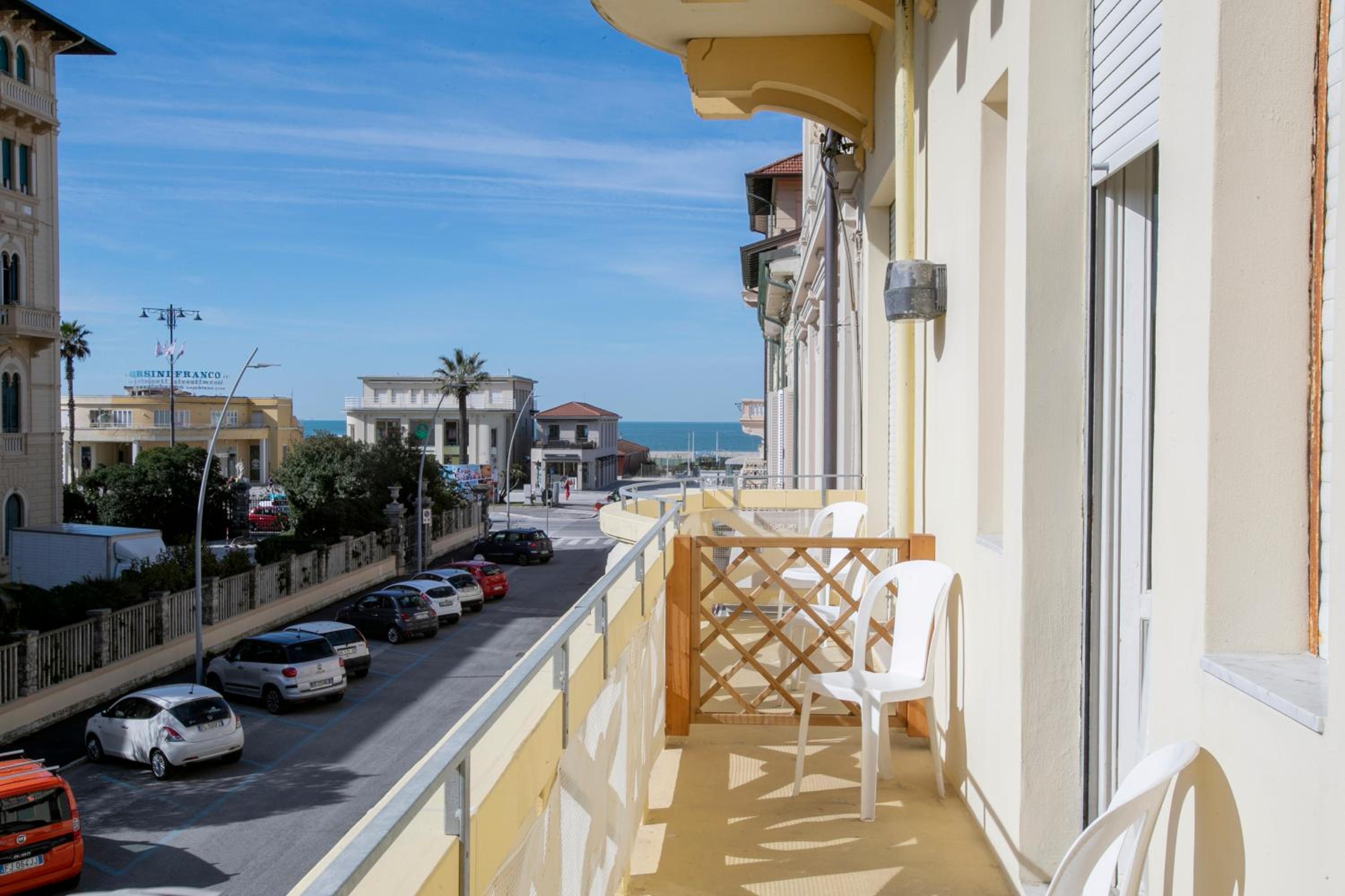 Quadruple Room with Balcony and Sea View photo 2