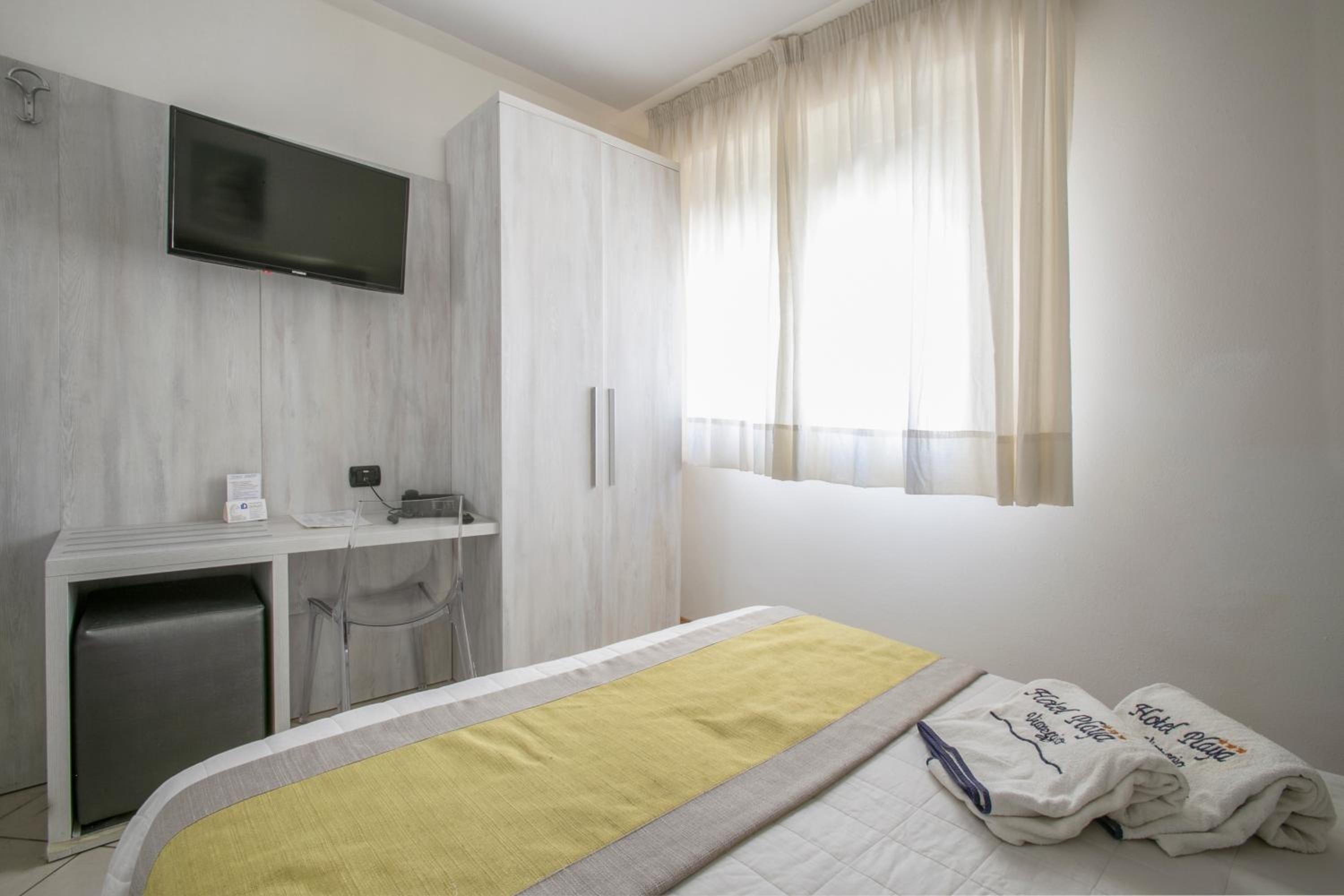 Small Double or Twin Room photo 3