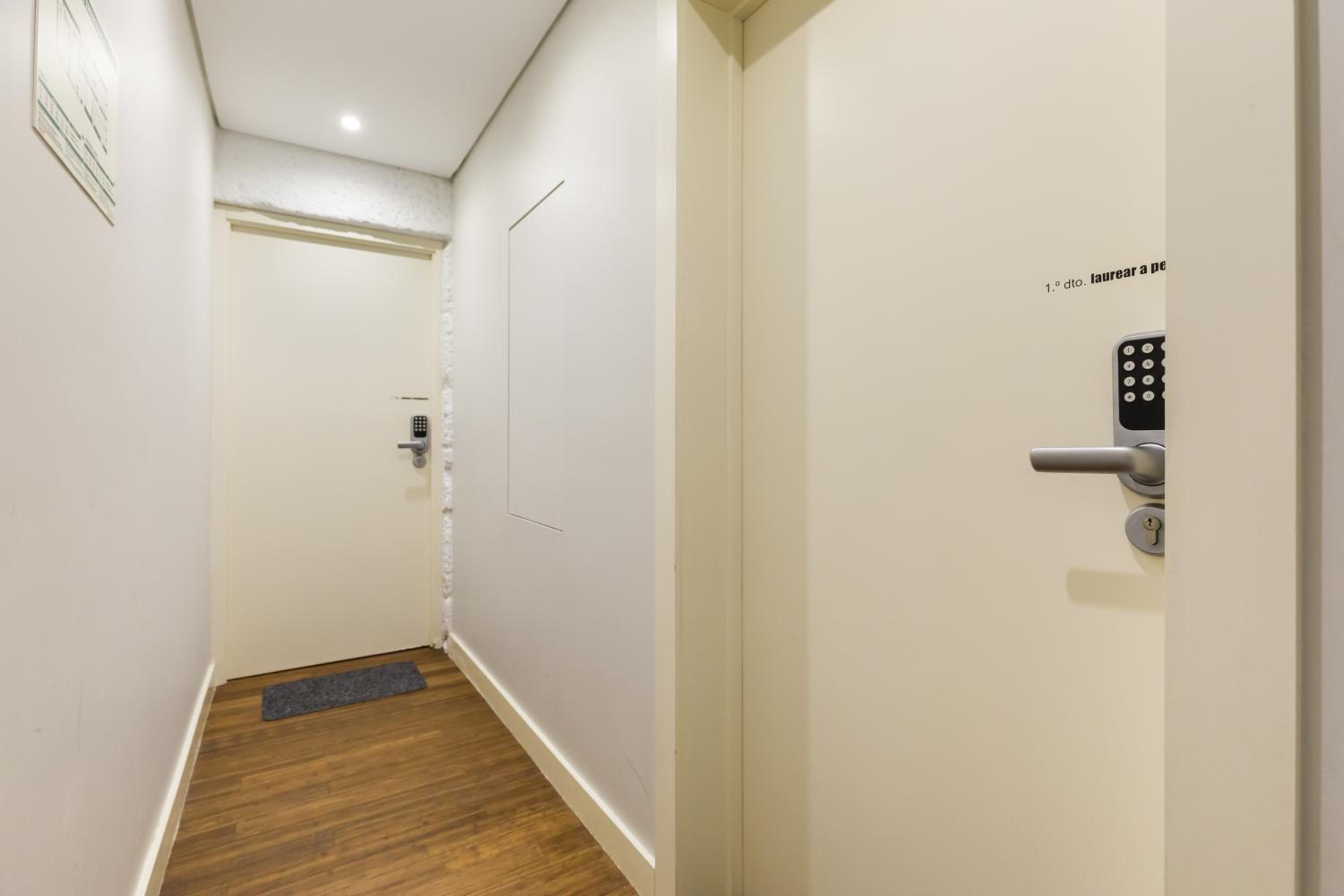 Duplex Apartment with Terrace with No View - Photo 24