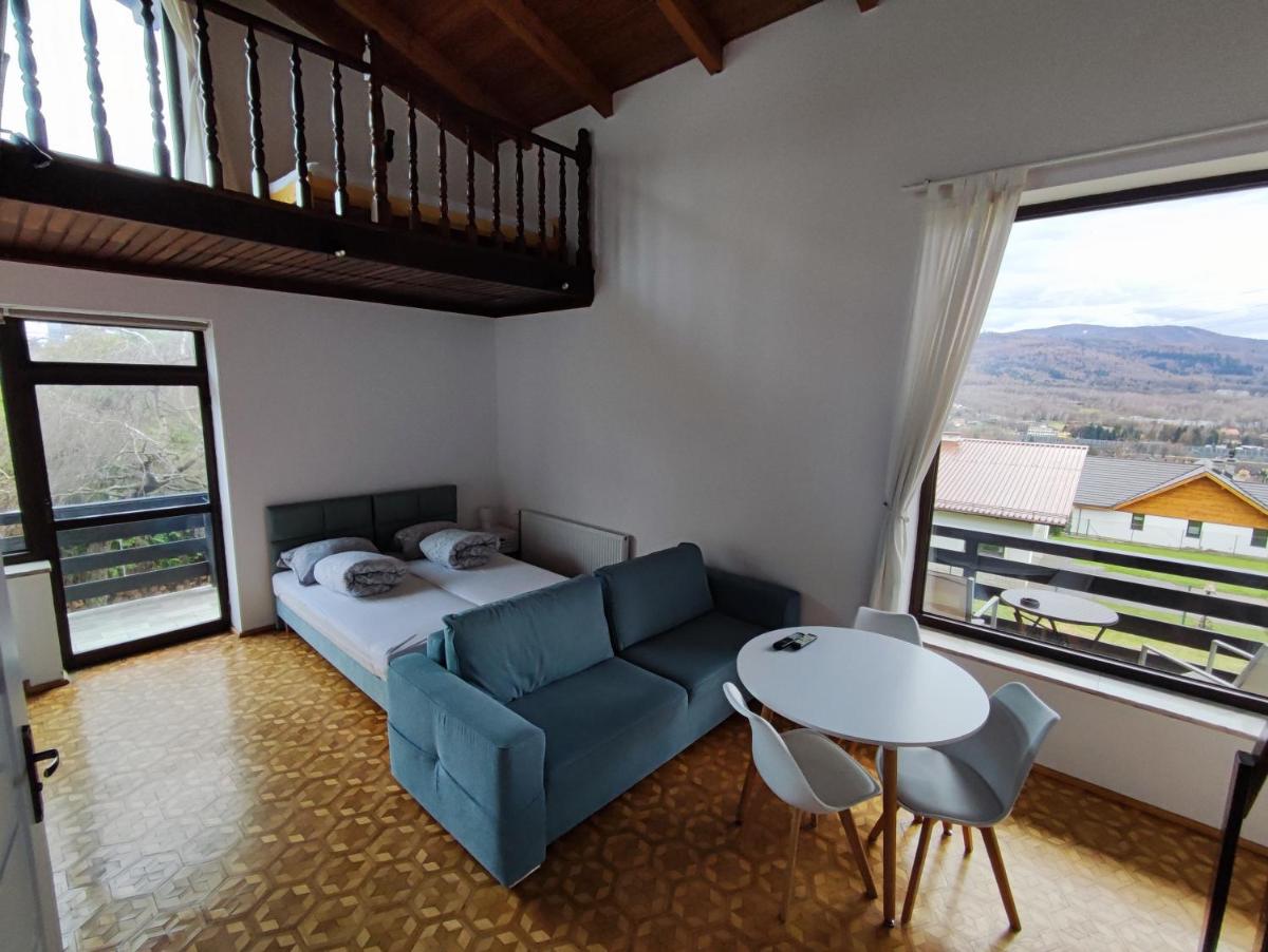 Family Room with Mountain View photo 1
