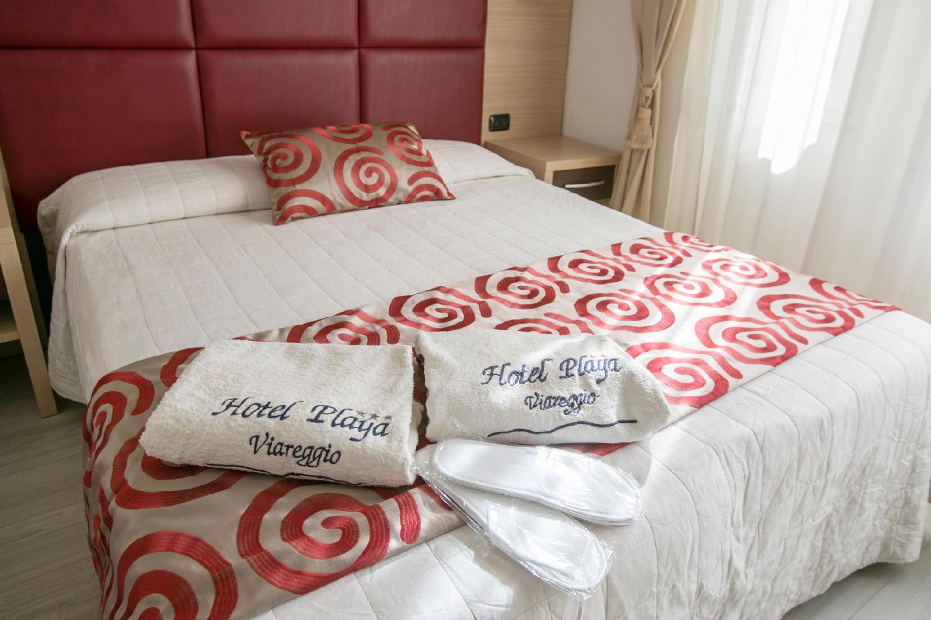 Double or Twin Room with Balcony and Sea View photo 2