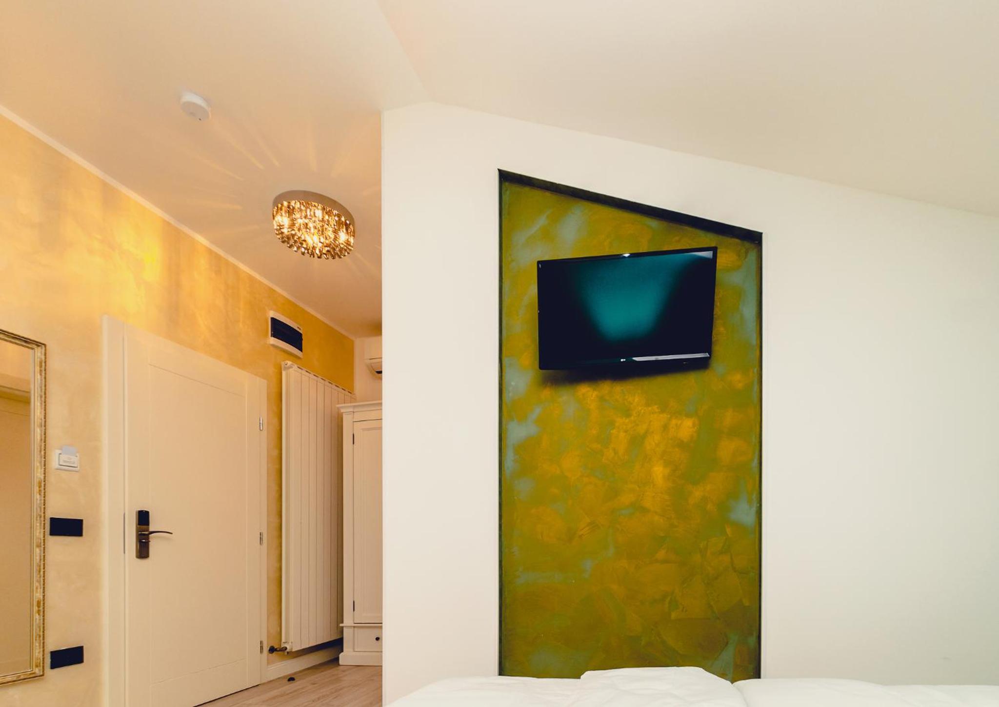 Double Room with Private Bathroom - Photo 4
