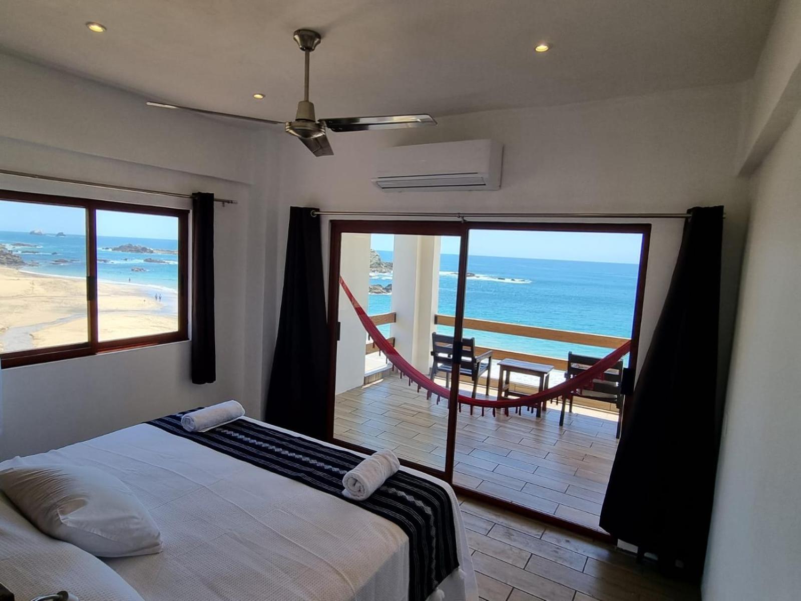 Deluxe Double Room with Balcony and Sea View