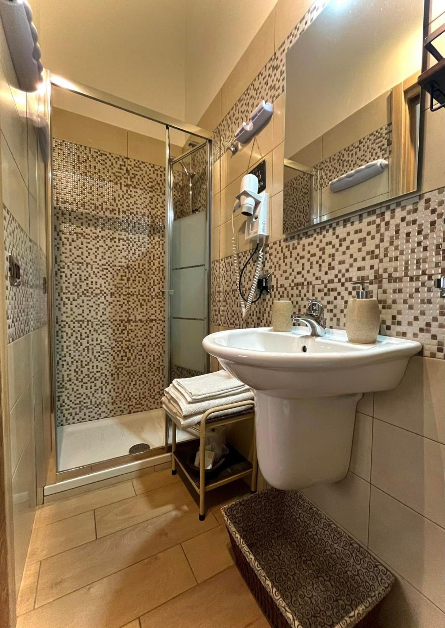 Deluxe King Room photo 2