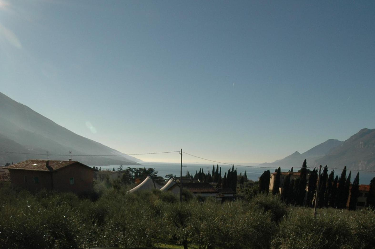 Three-Bedroom Apartment With Lake View photo 1