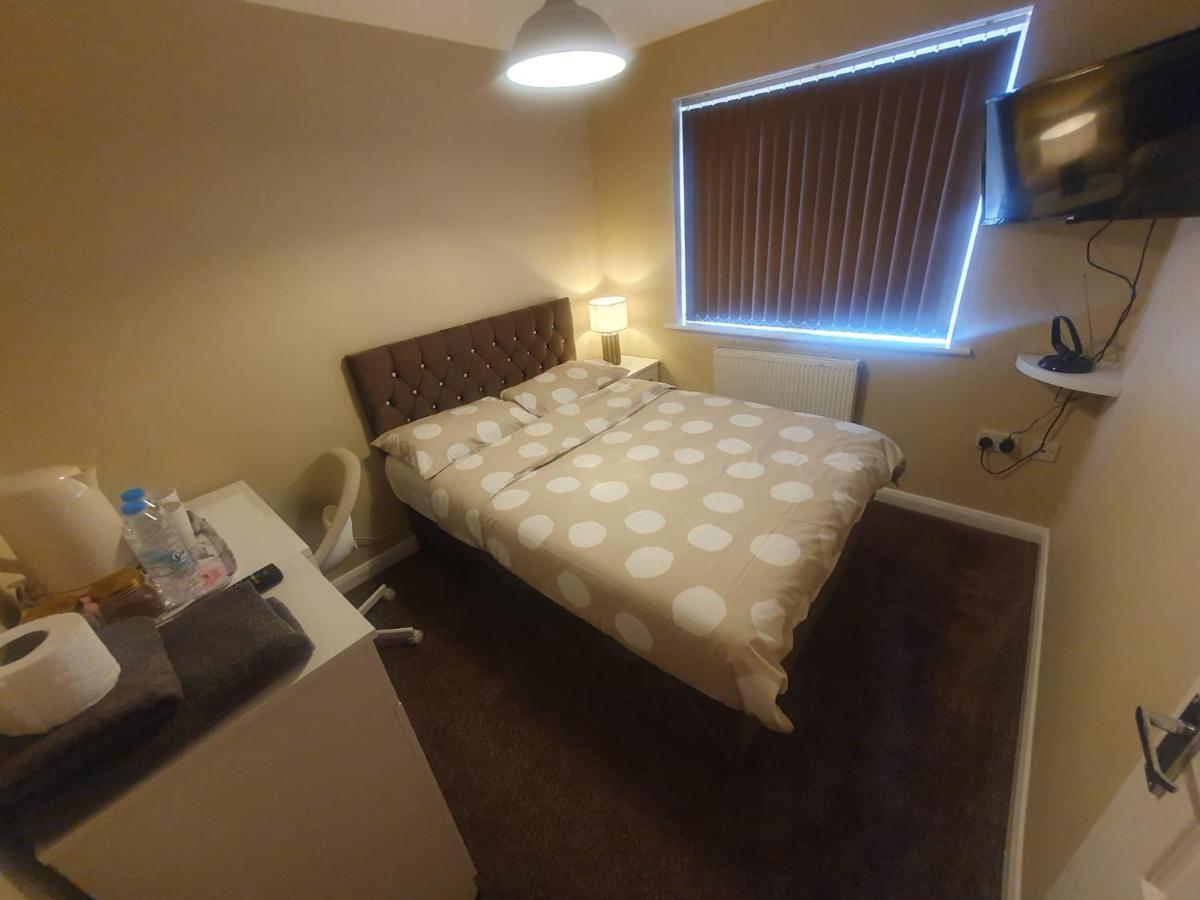 Double Room with Shared Bathroom photo 2