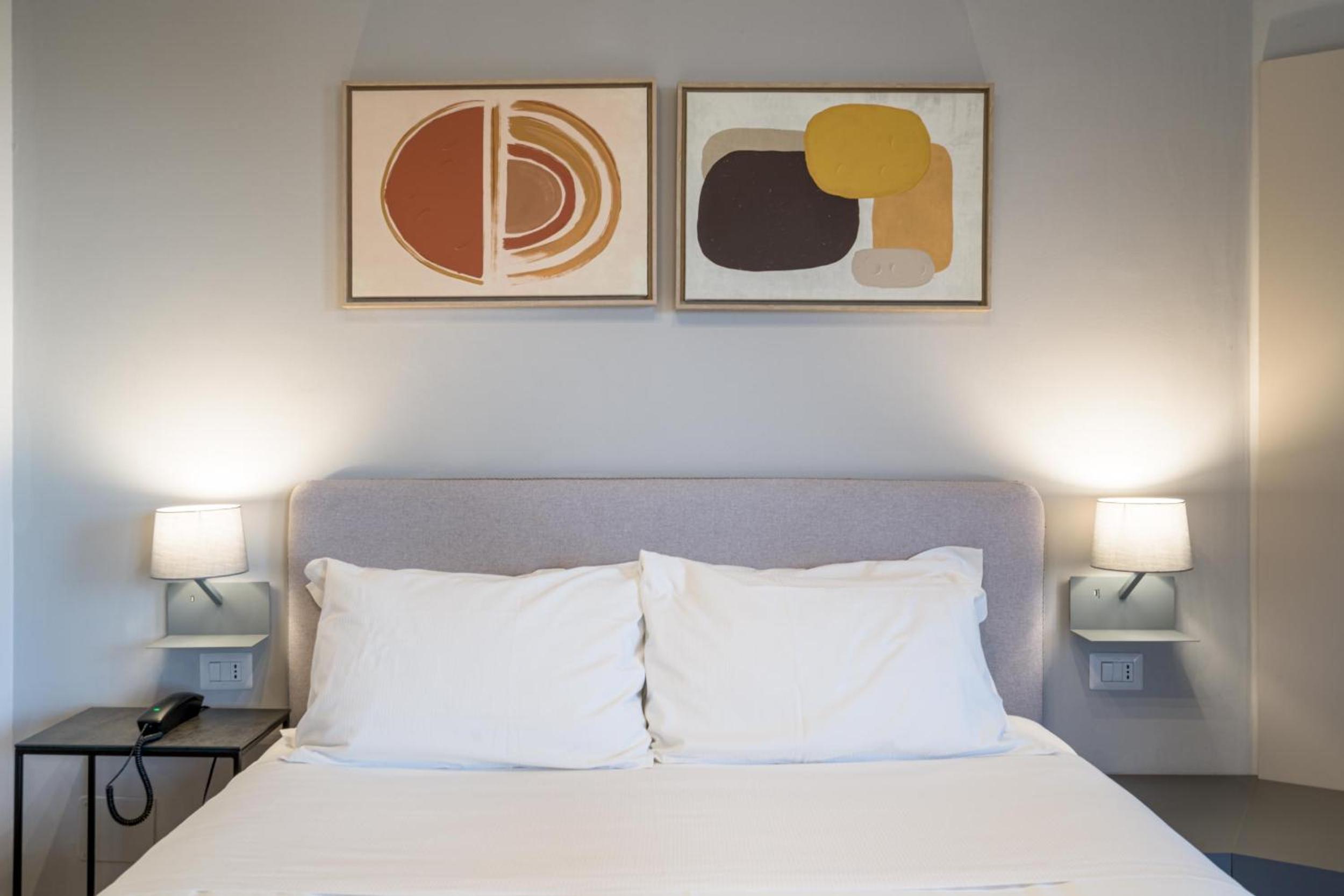 Double Room with Balcony and Partial Sea View thumbnail 6