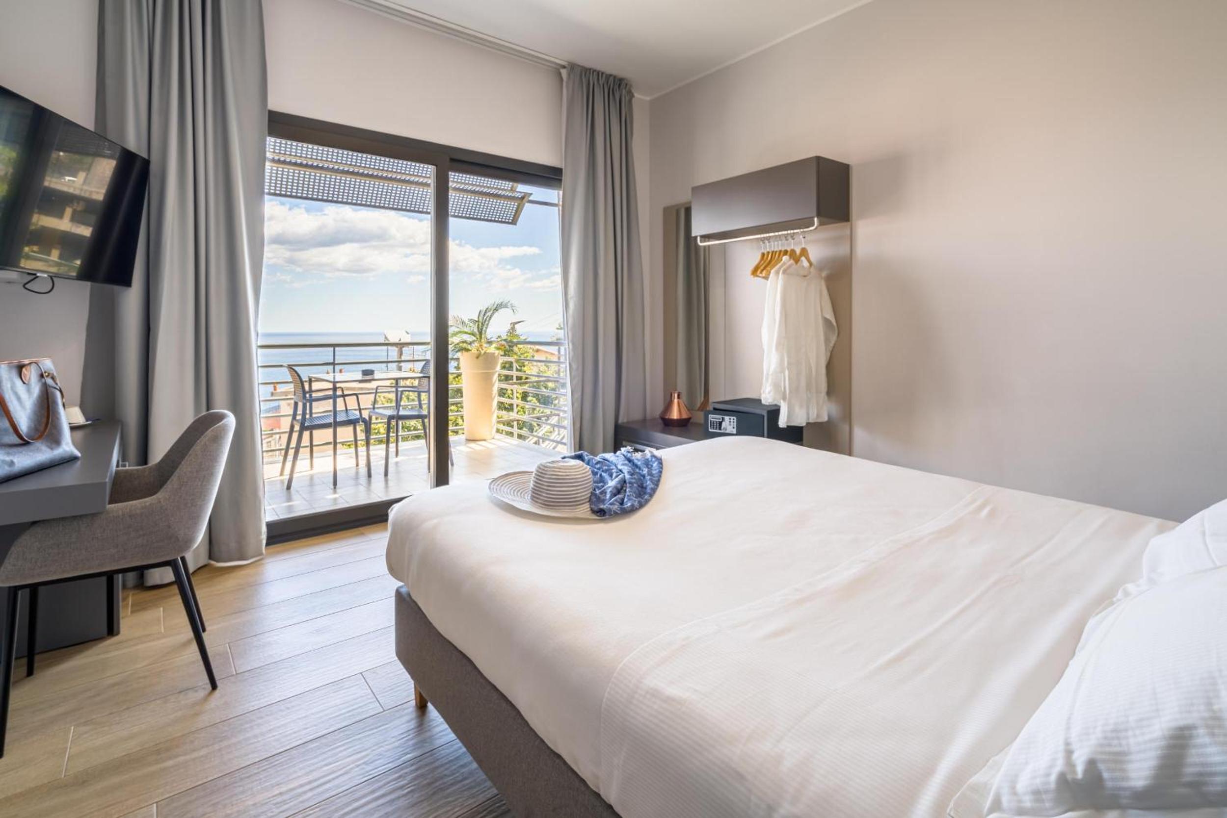 Superior Double Room with Balcony and Sea View