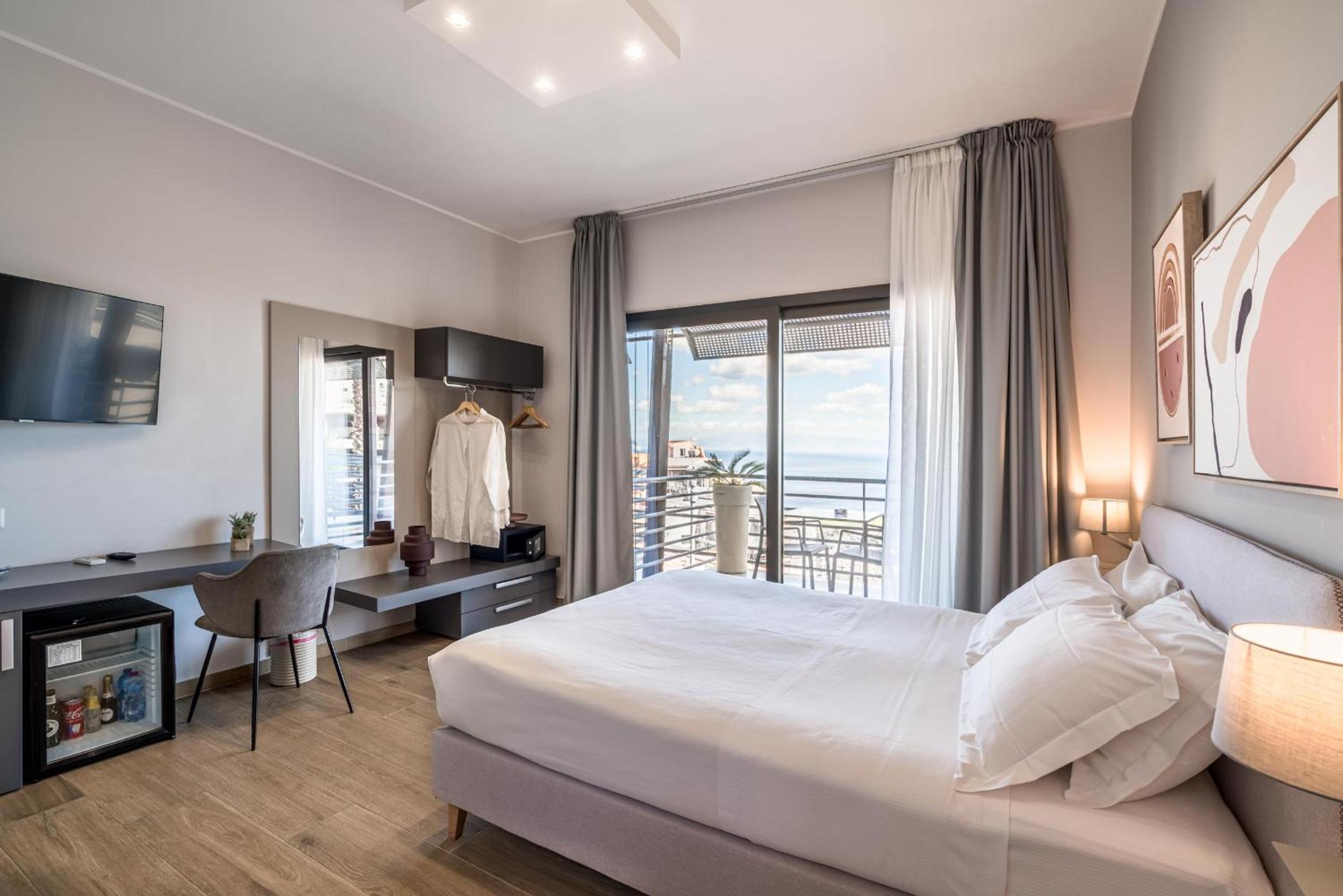 Superior Double Room with Balcony and Sea View