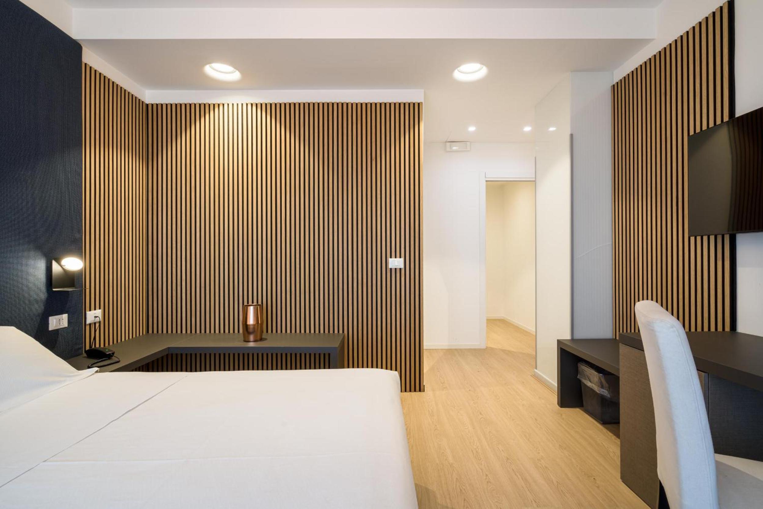 Deluxe Double Room with Balcony and Sea View