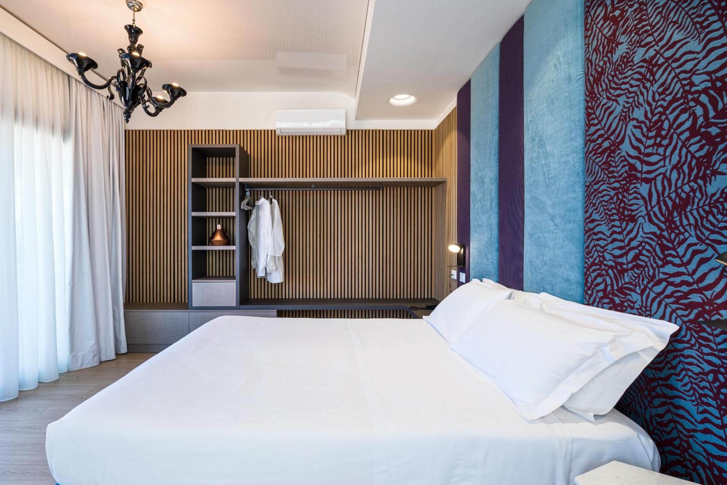 Deluxe Double Room with Balcony and Sea View