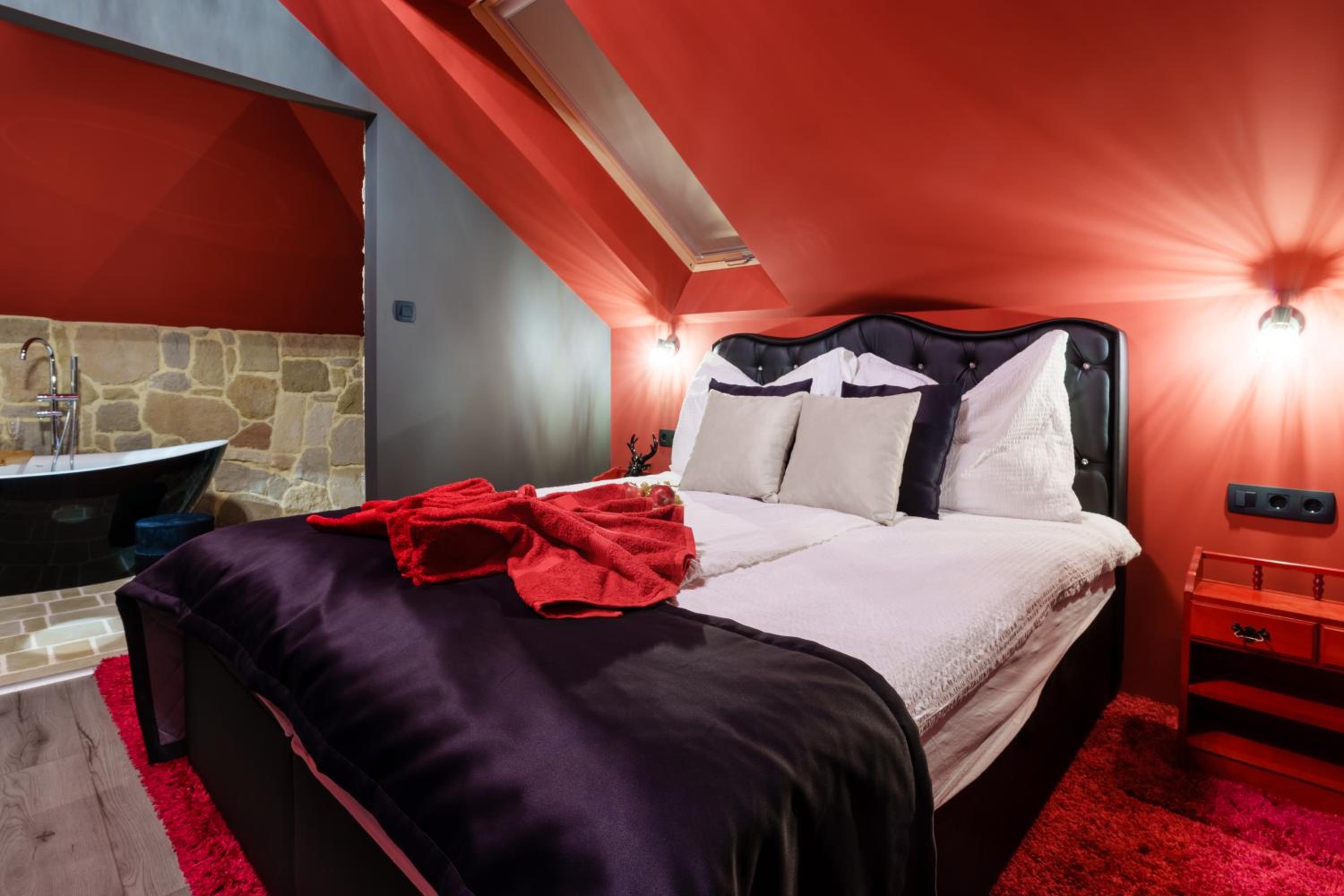 Deluxe Double Room with Bath photo 1