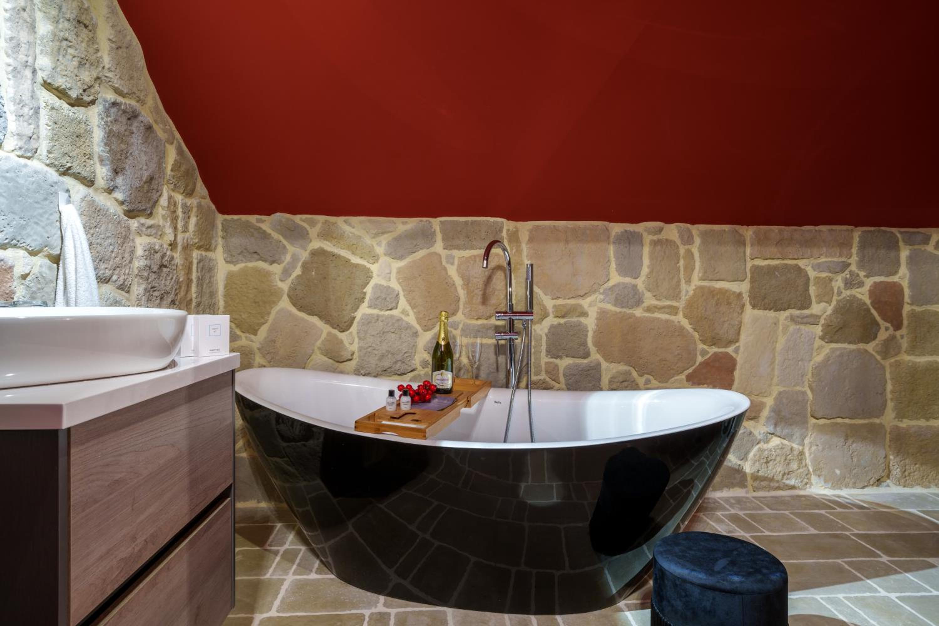 Deluxe Double Room with Bath photo 3
