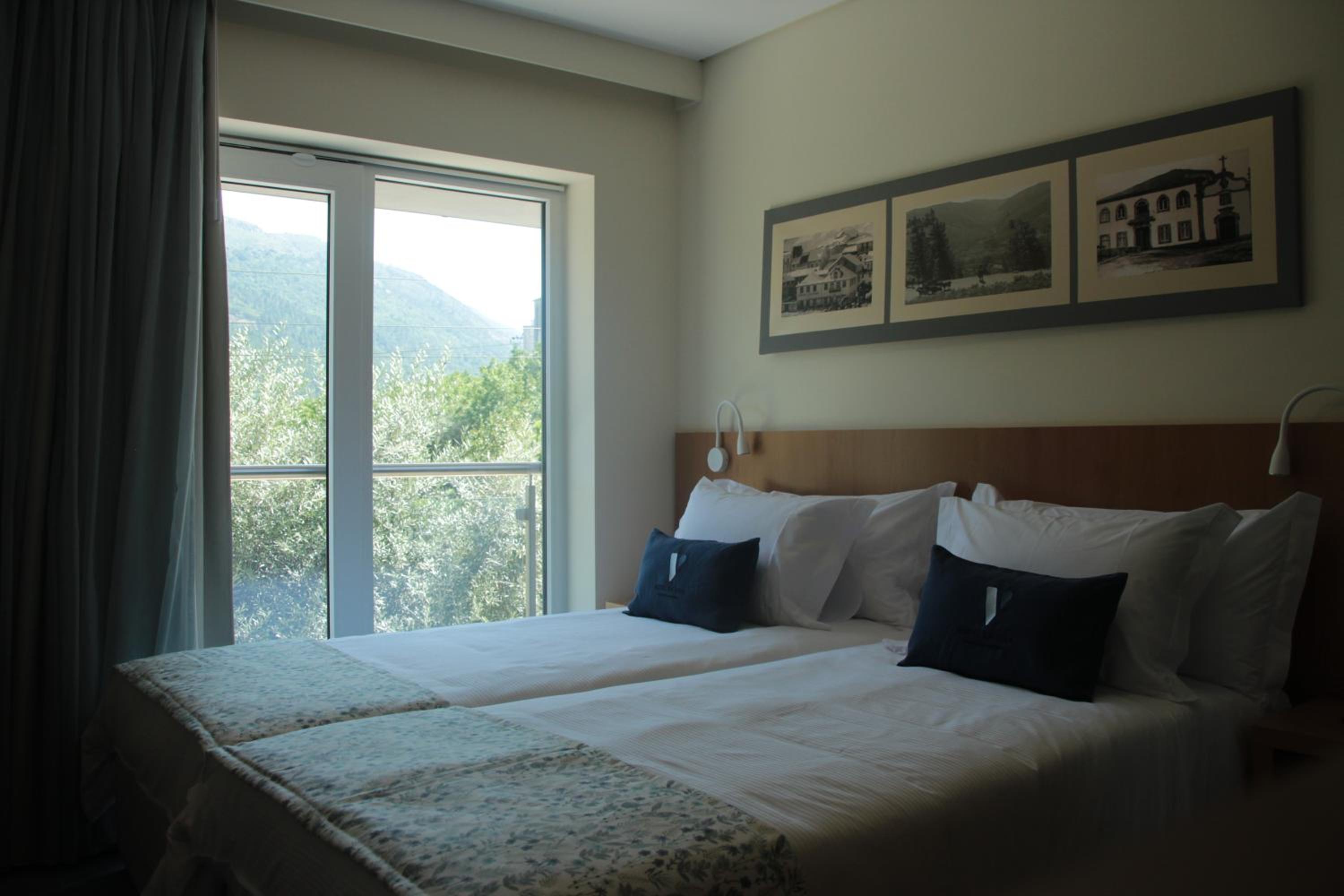 Großes Zimmer mit Stadtblick