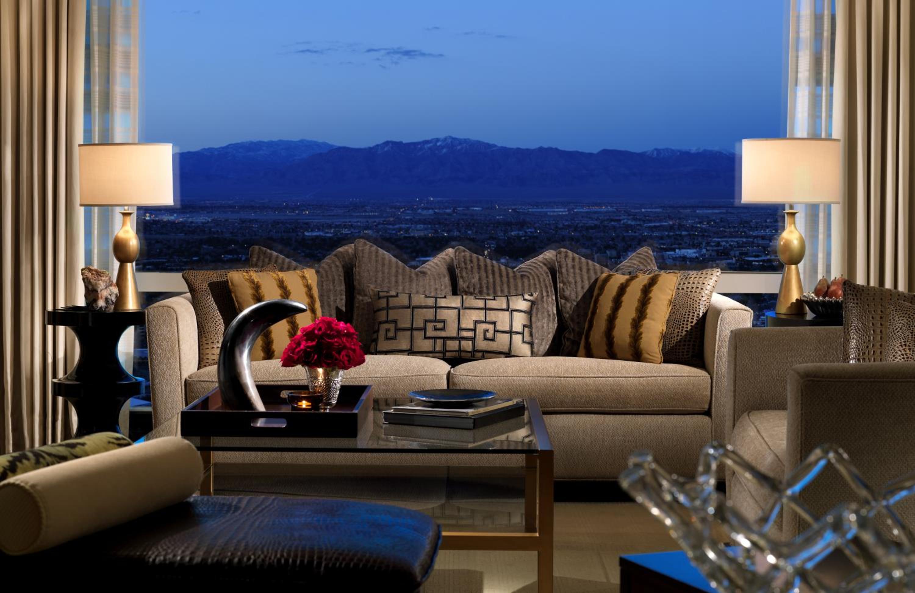 One-Bedroom Penthouse with City View - Photo 4