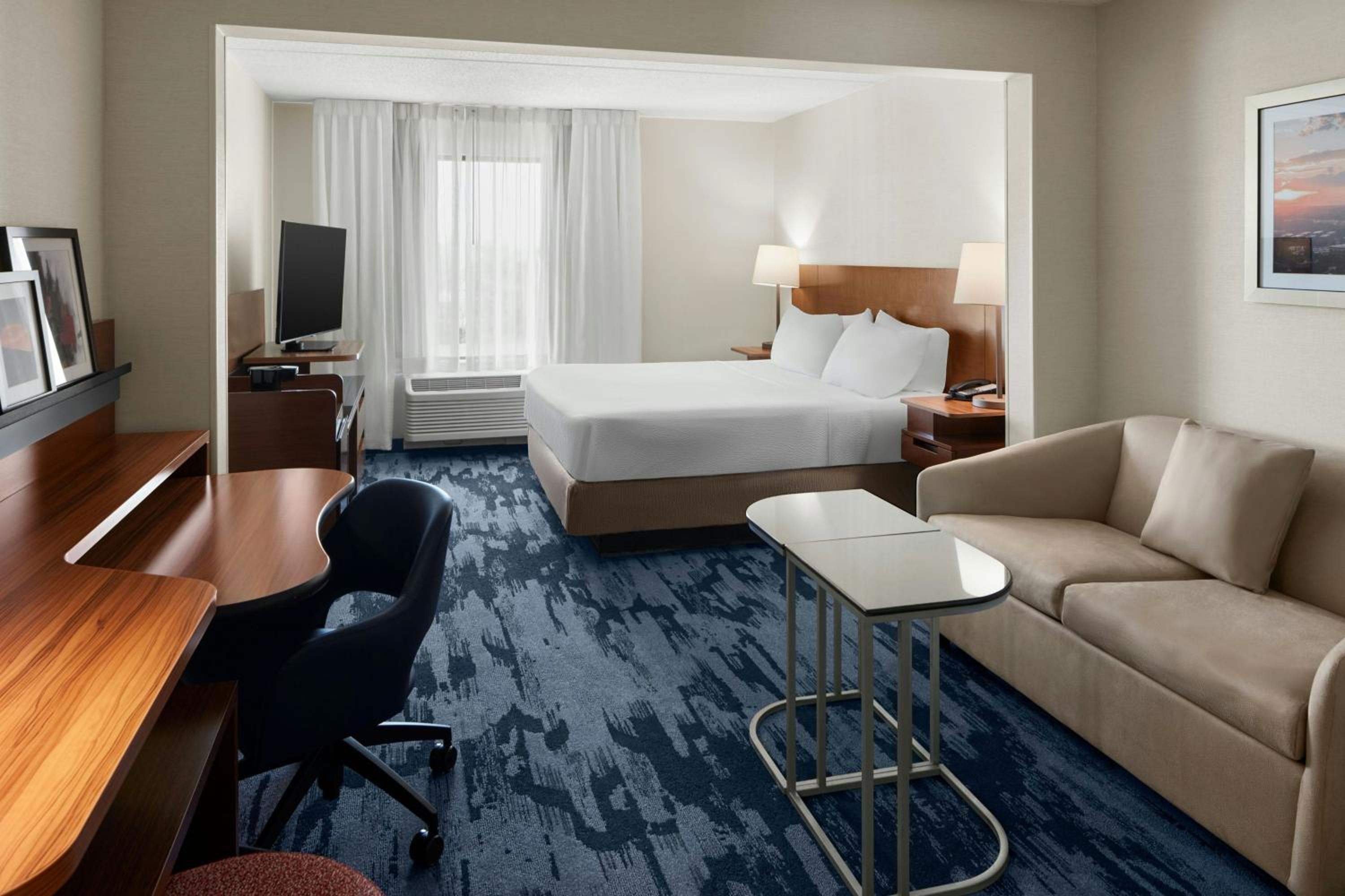 King Room with Bathtub and Roll-In Shower - Mobility Access