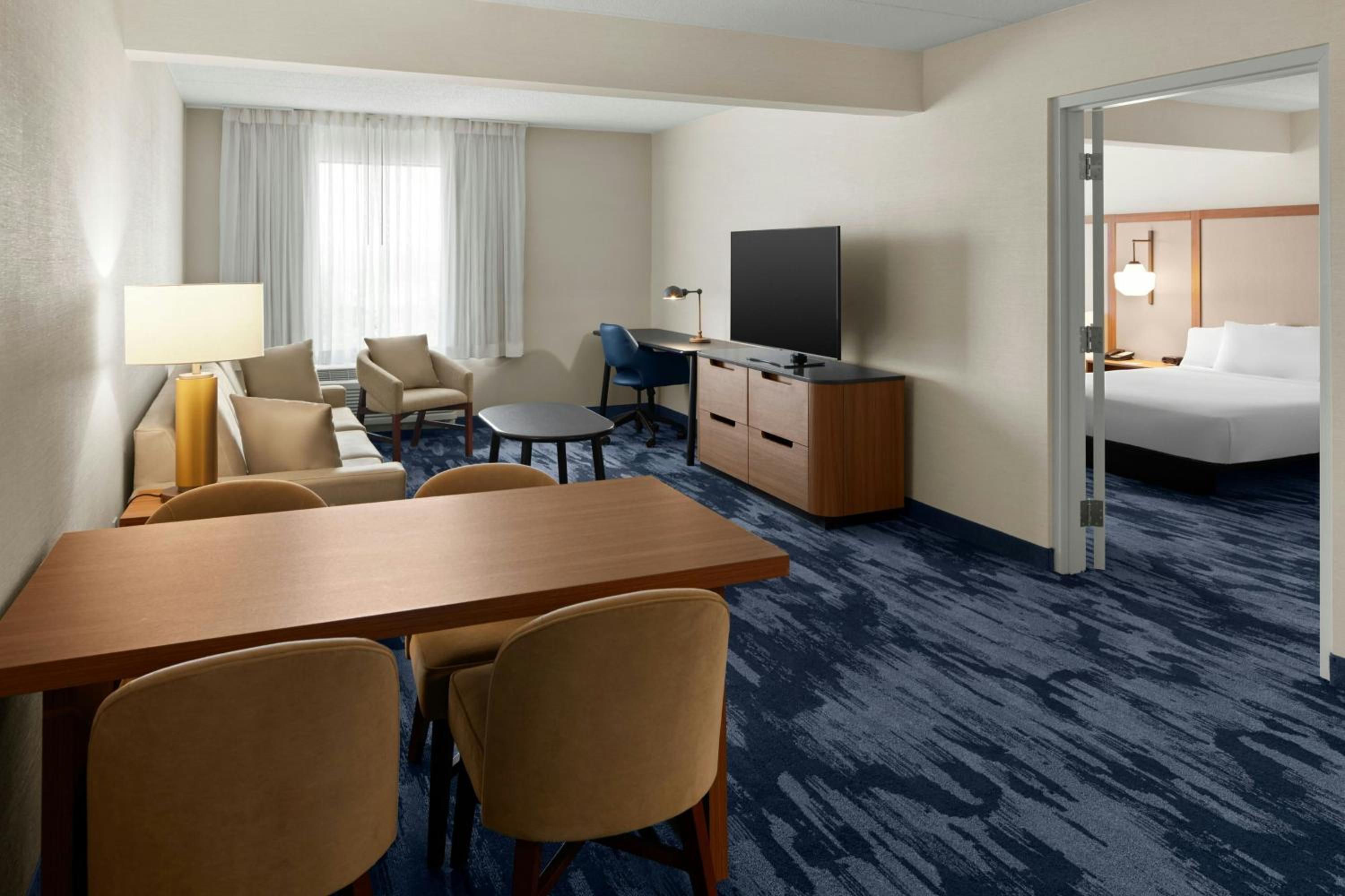 One-Bedroom Queen Suite with Two Queen Beds, Bathtub and Sofa Bed - Mobility Access