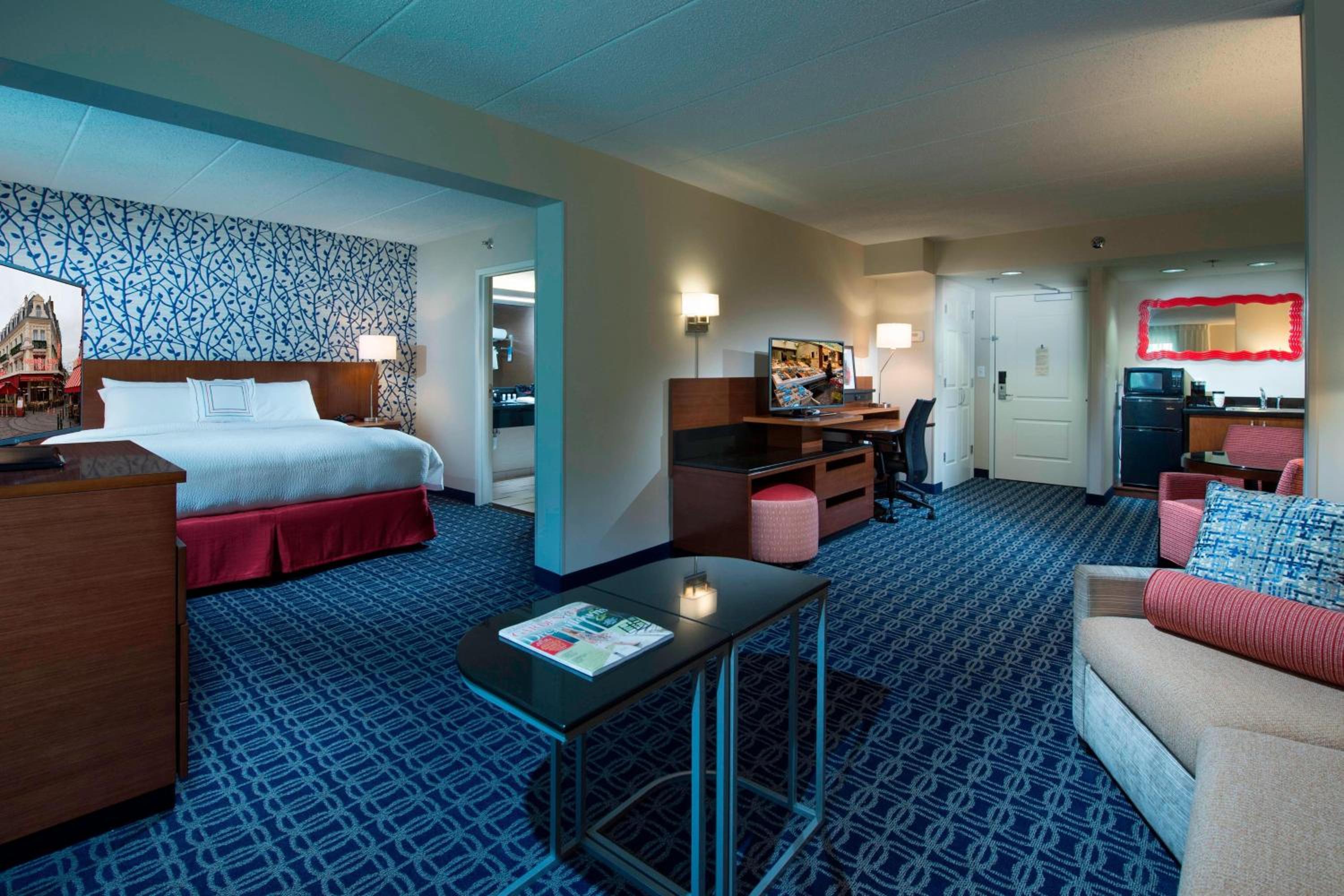 One-Bedroom King Suite with Sofa Bed - Hearing Accessible